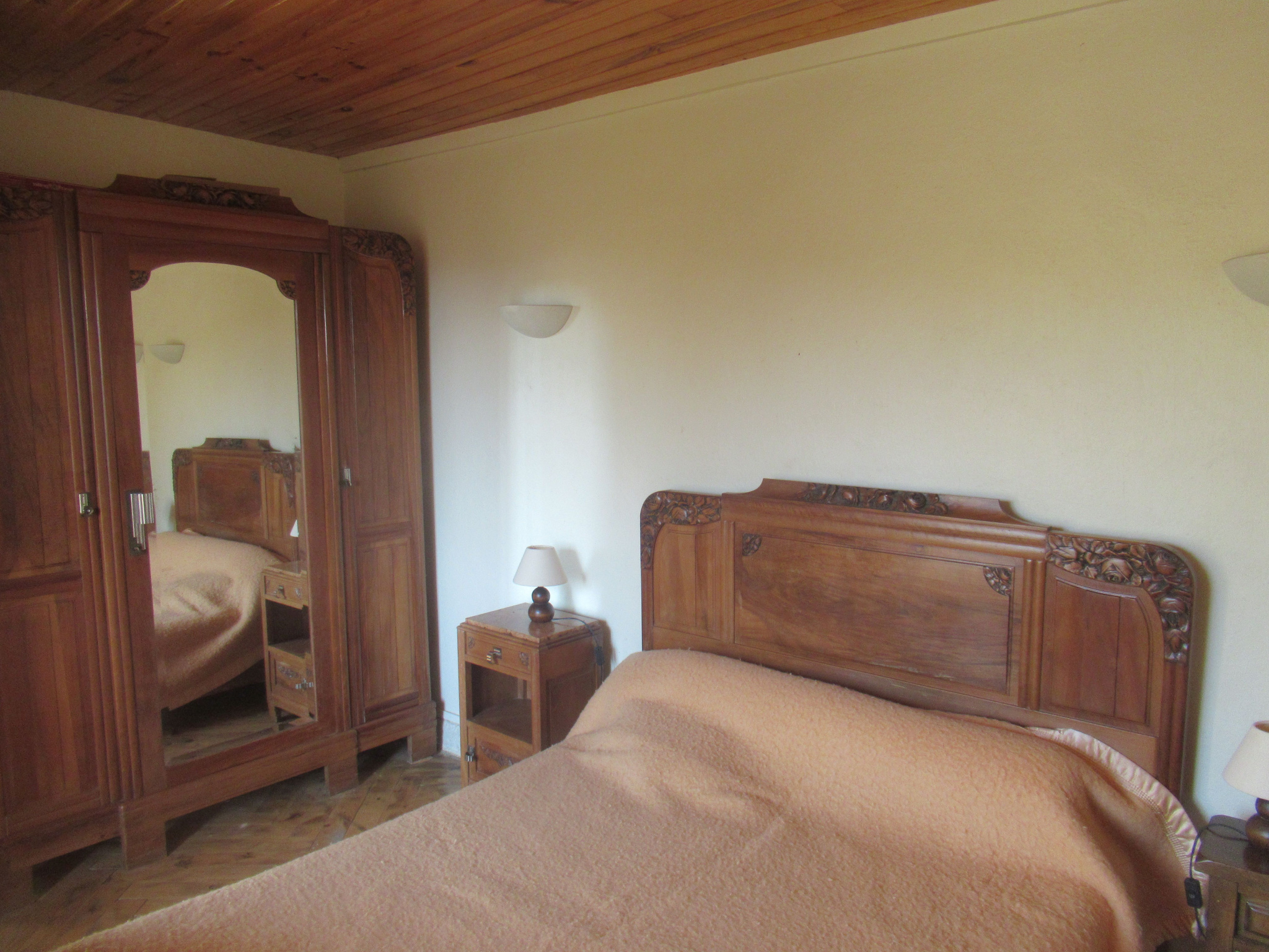 Maison en pierres avec terrain attenant et vue dégagée