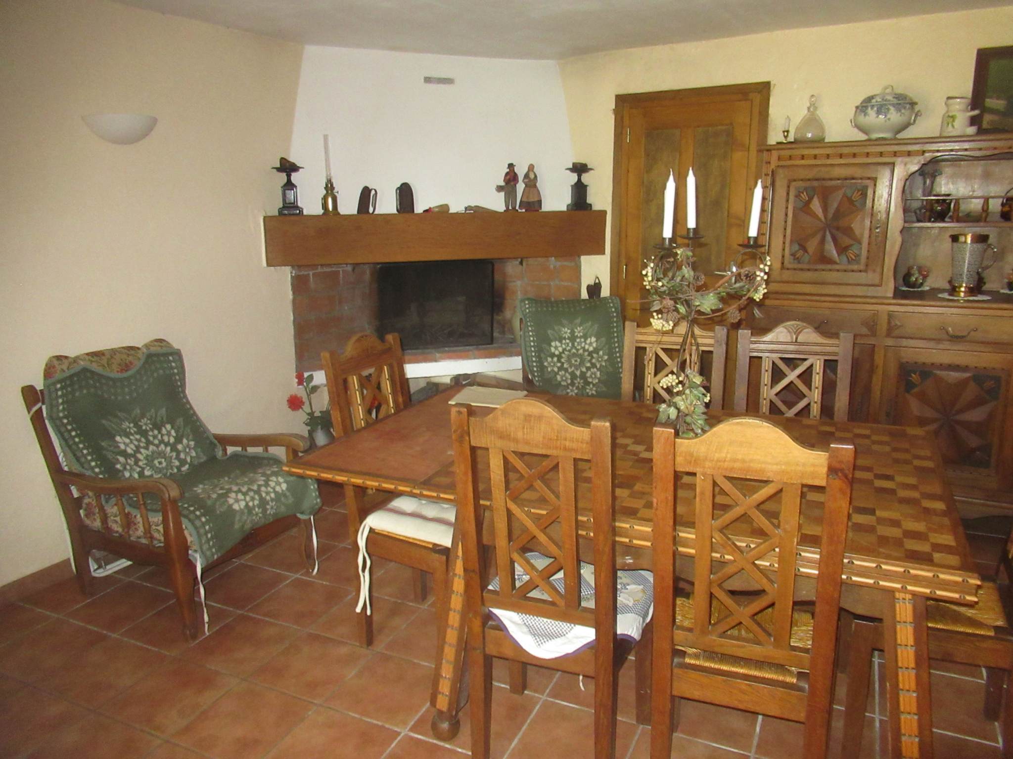 Maison en pierres avec terrain attenant et vue dégagée
