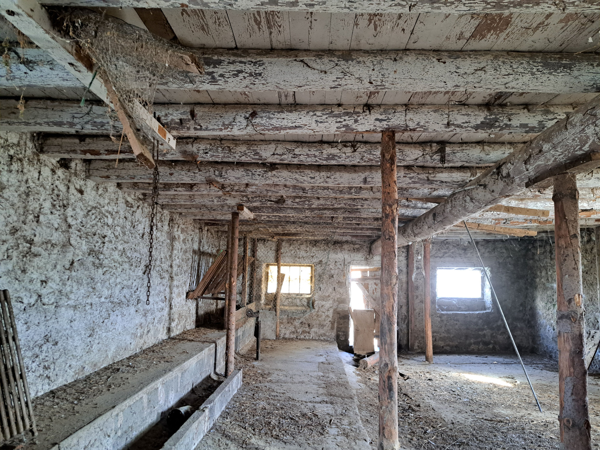 TENCE FERME EN PIERRE A RENOVER TERRAIN 2464 m2