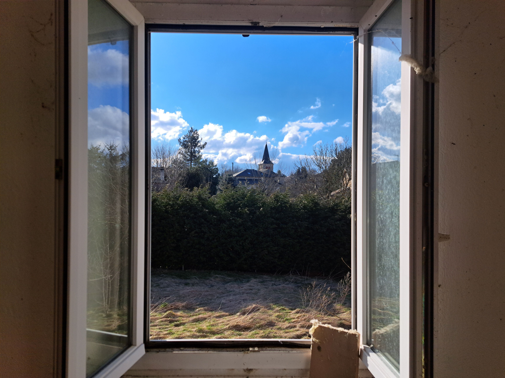 TENCE FERME EN PIERRE A RENOVER TERRAIN 2464 m2