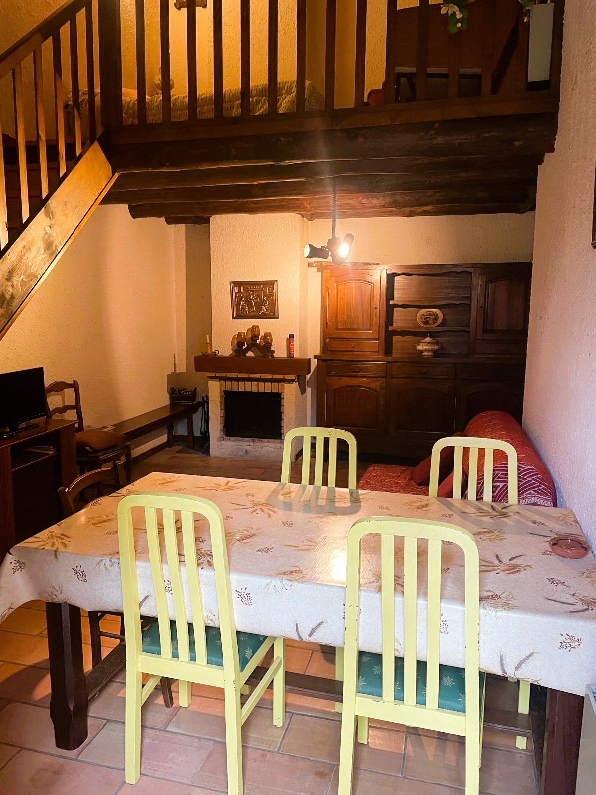 Jolie maison de village avec garage et 1100 m2 de terrain attenant