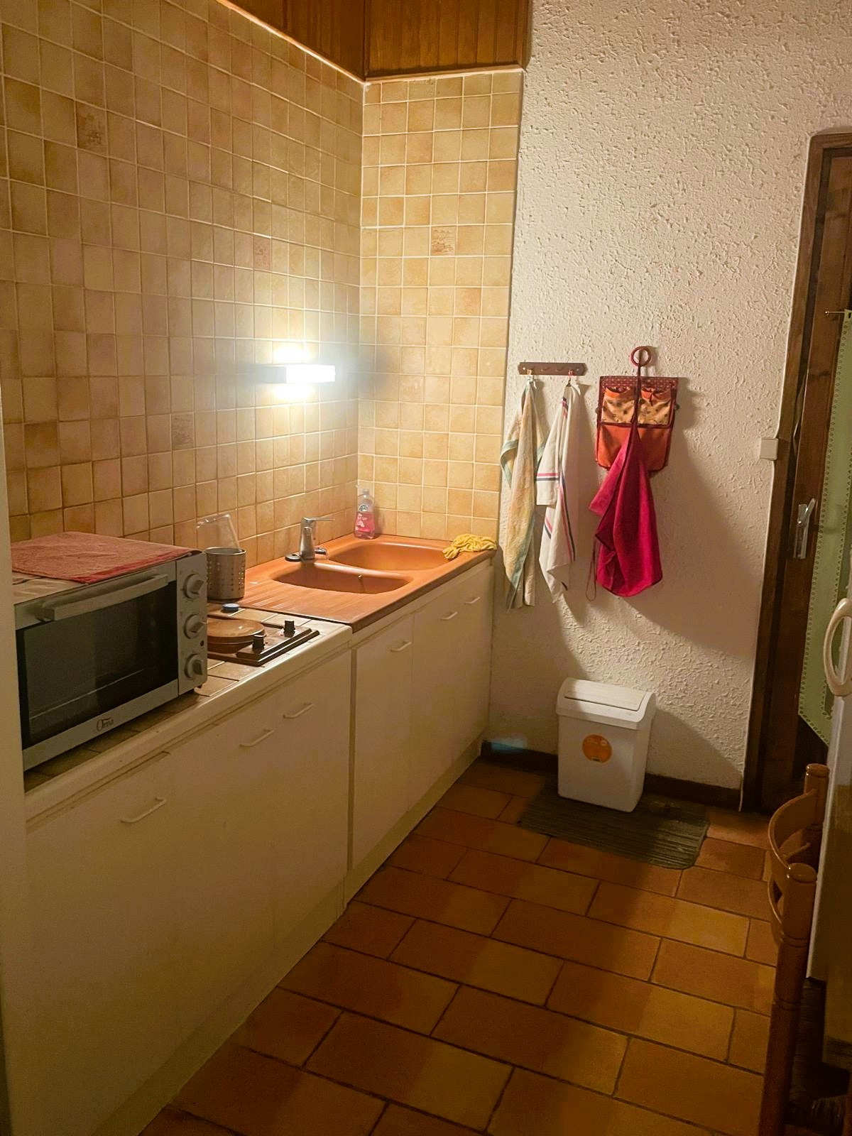 Jolie maison de village avec garage et 1100 m2 de terrain attenant