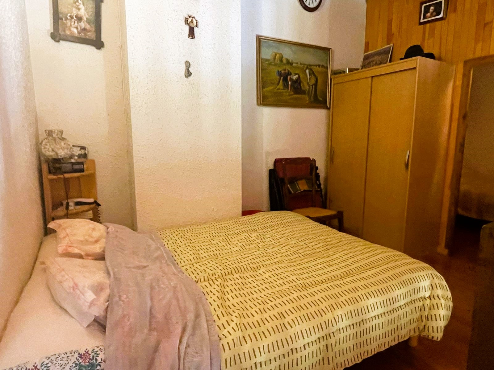 Jolie maison de village avec garage et 1100 m2 de terrain attenant