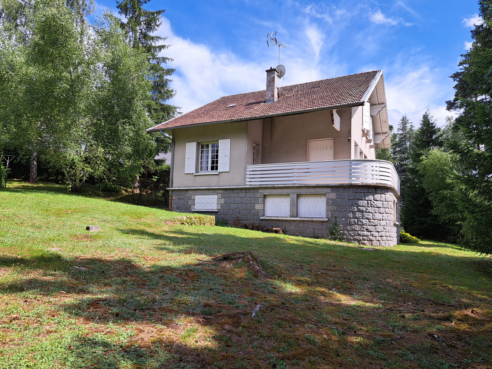 Maison d'habitation avec beaucoup de caractères sur 1300m2