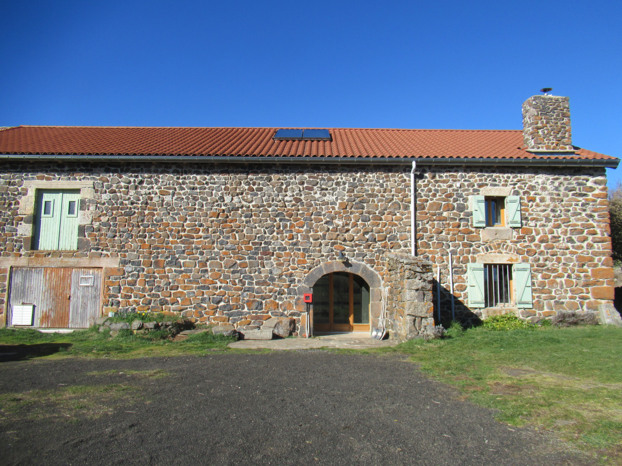 Ancienne ferme rénovée avec terrain attenant