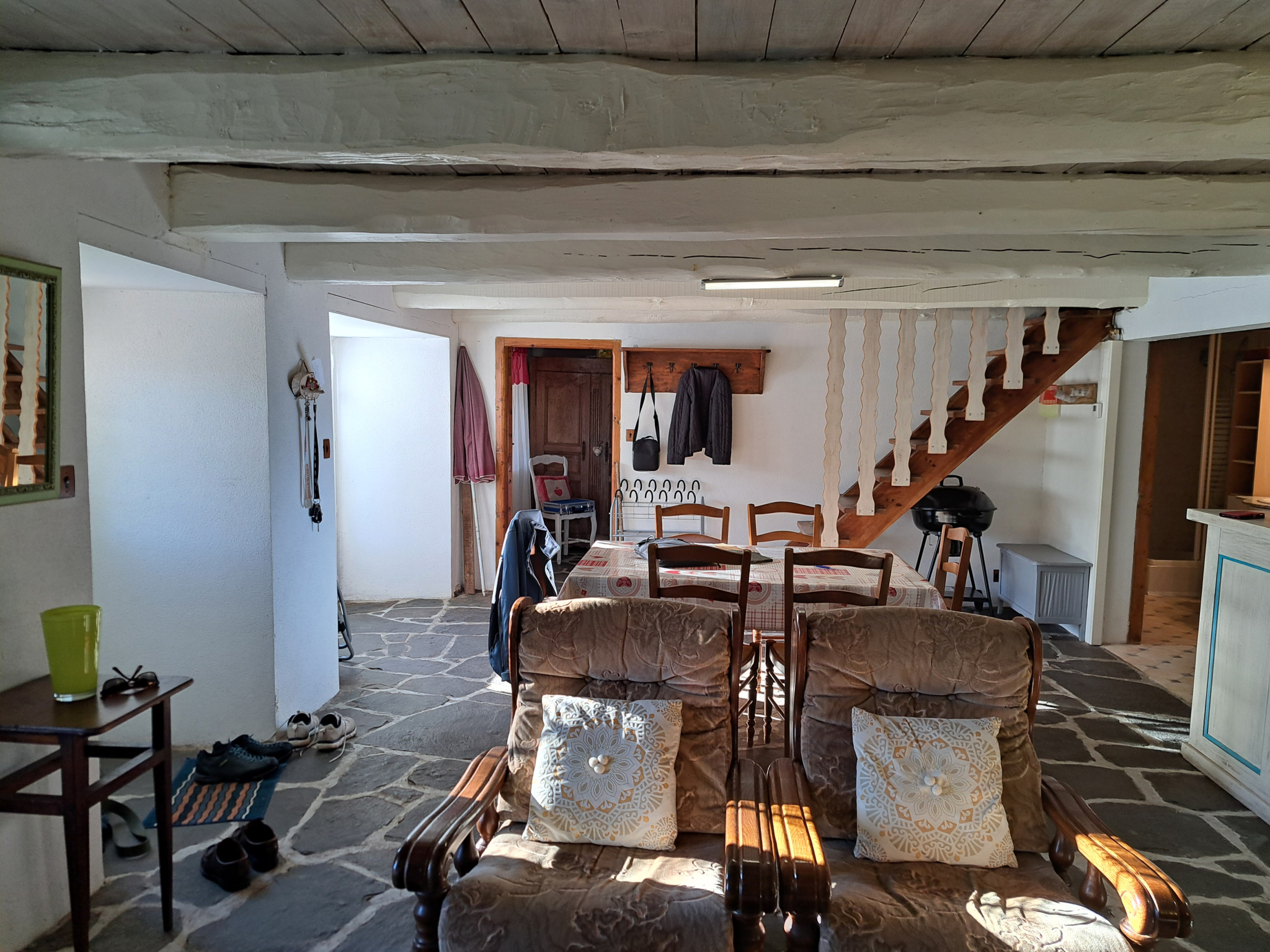Ancienne petite chaumière au toit de lauzes sur 6000 m2 de terrain