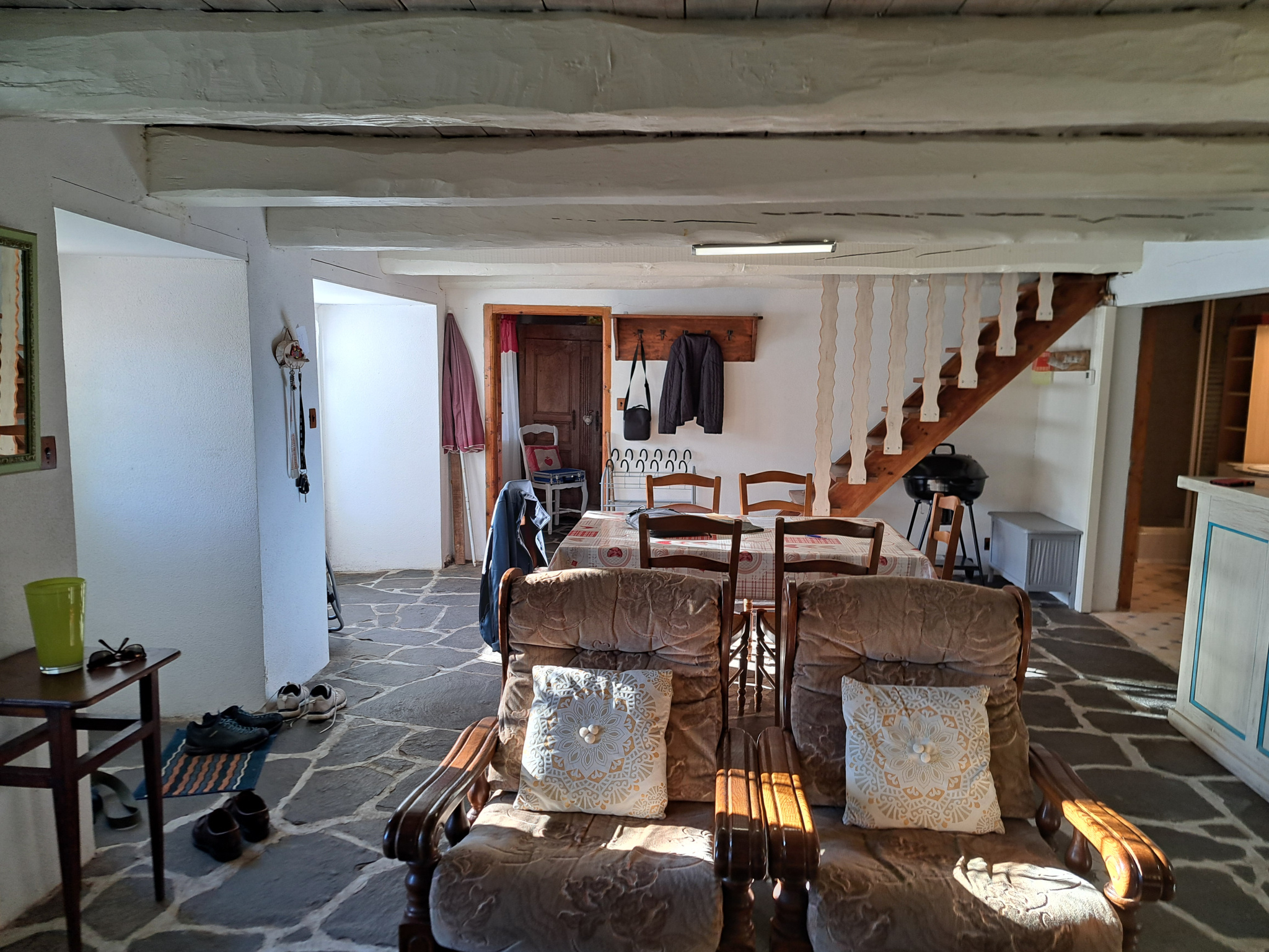 Ancienne petite chaumière au toit de lauzes sur 6000 m2 de terrain