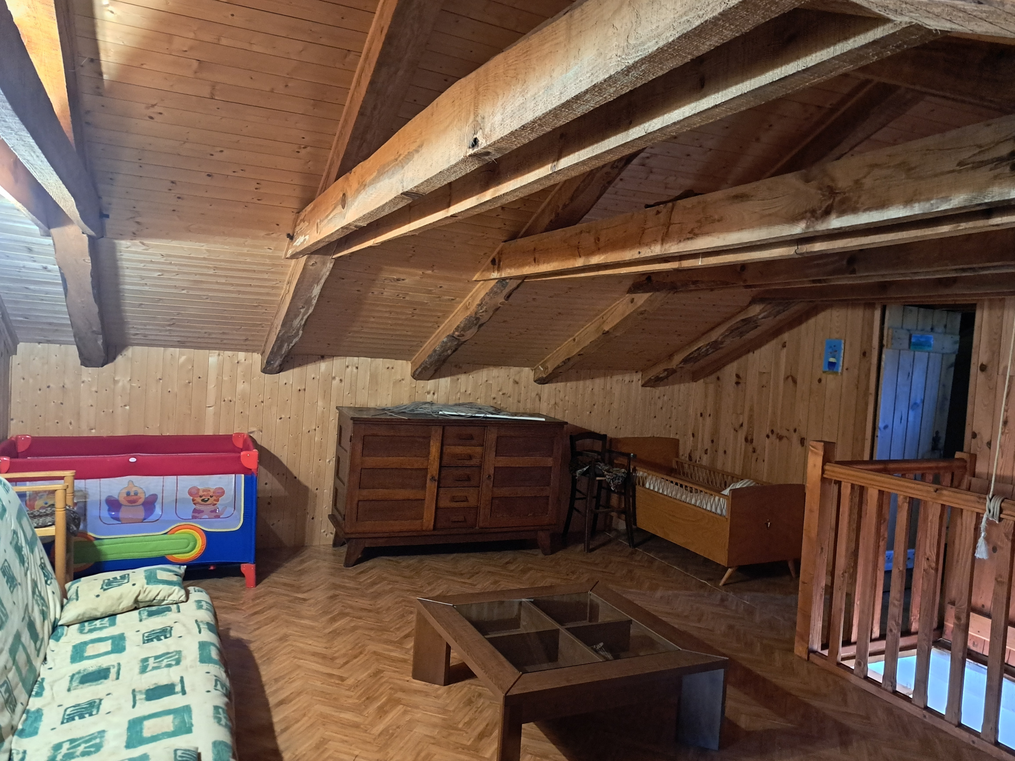 Ancienne petite chaumière au toit de lauzes sur 6000 m2 de terrain
