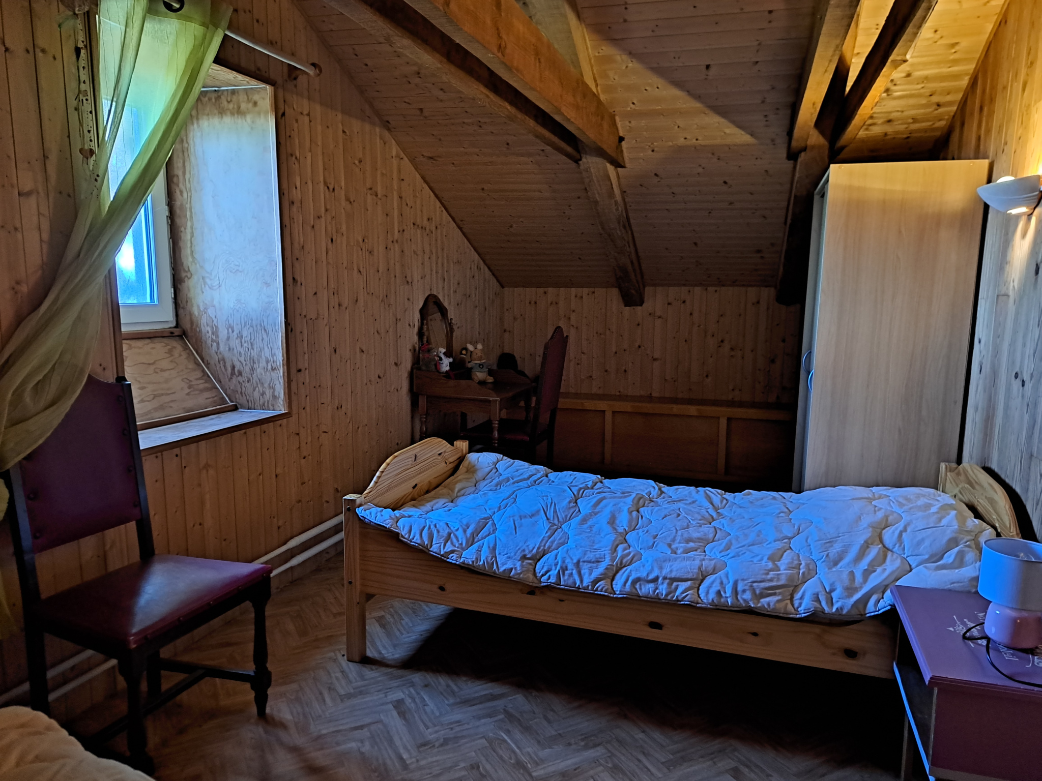 Ancienne petite chaumière au toit de lauzes sur 6000 m2 de terrain