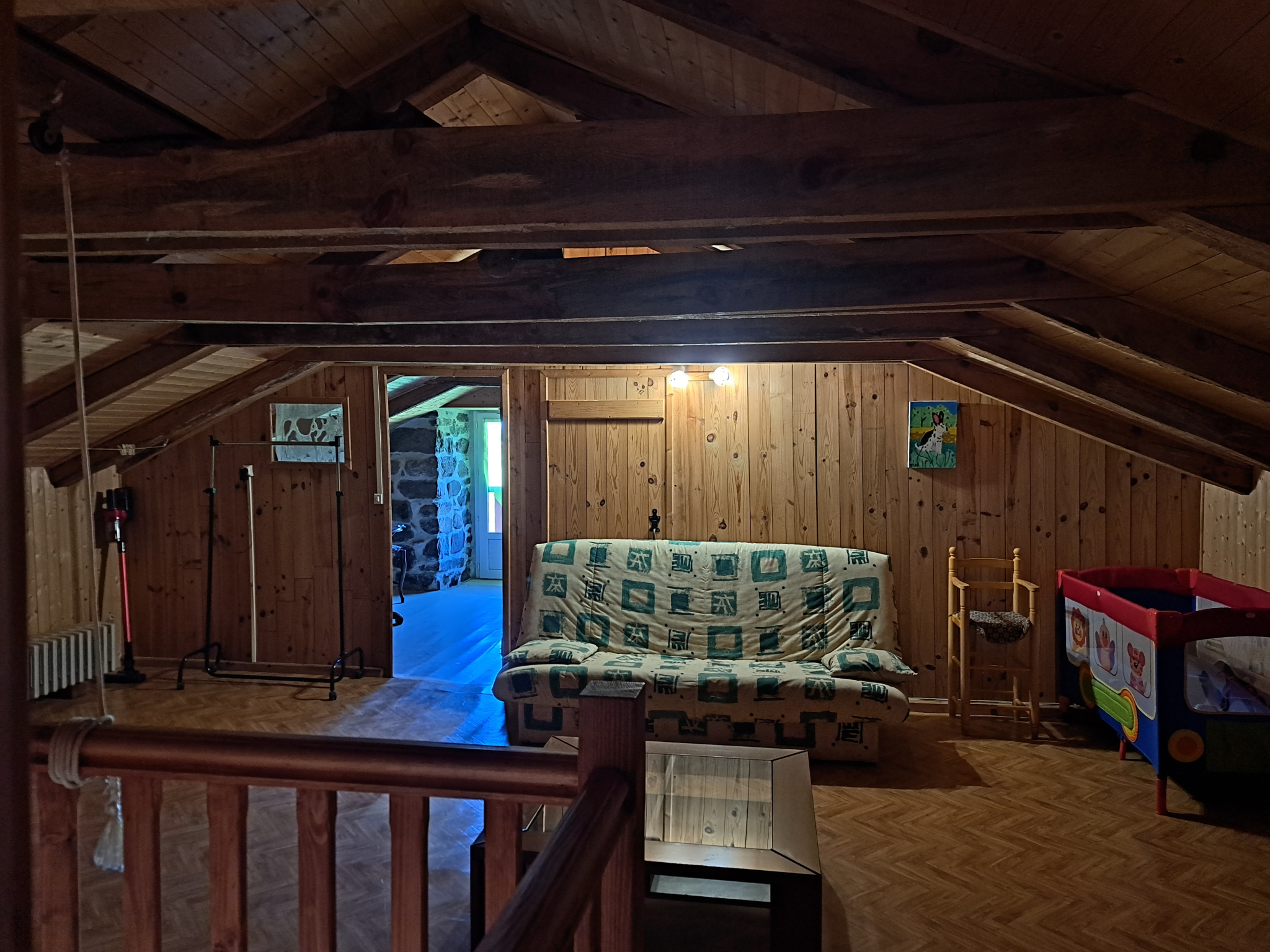 Ancienne petite chaumière au toit de lauzes sur 6000 m2 de terrain