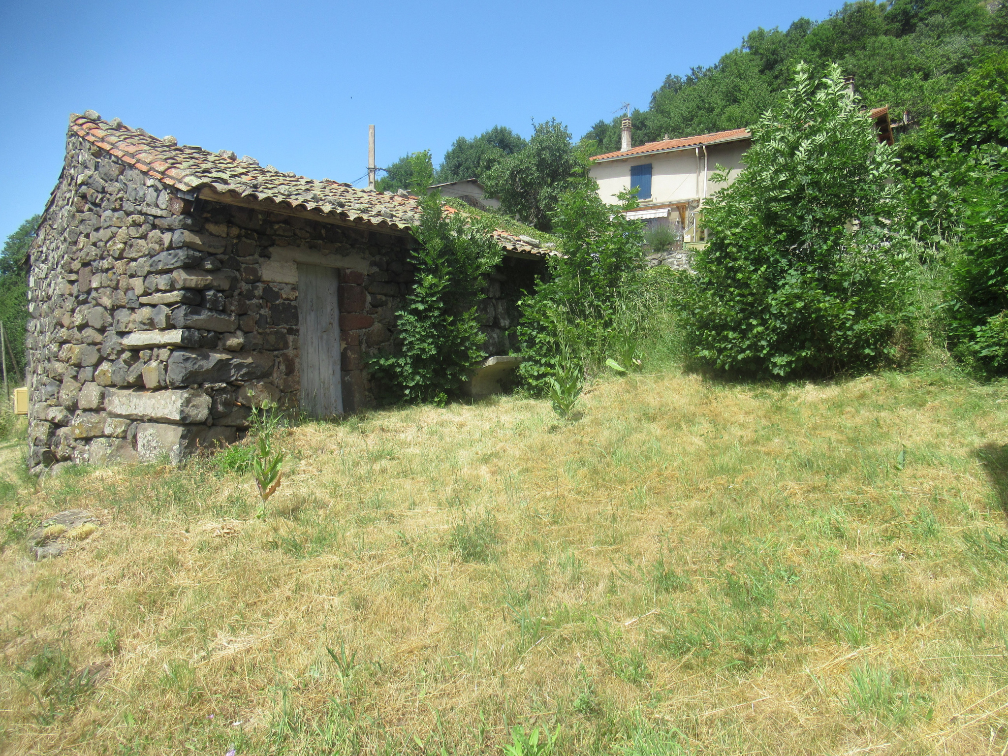 Maison à restaurer avec terrain attenant et non attenant