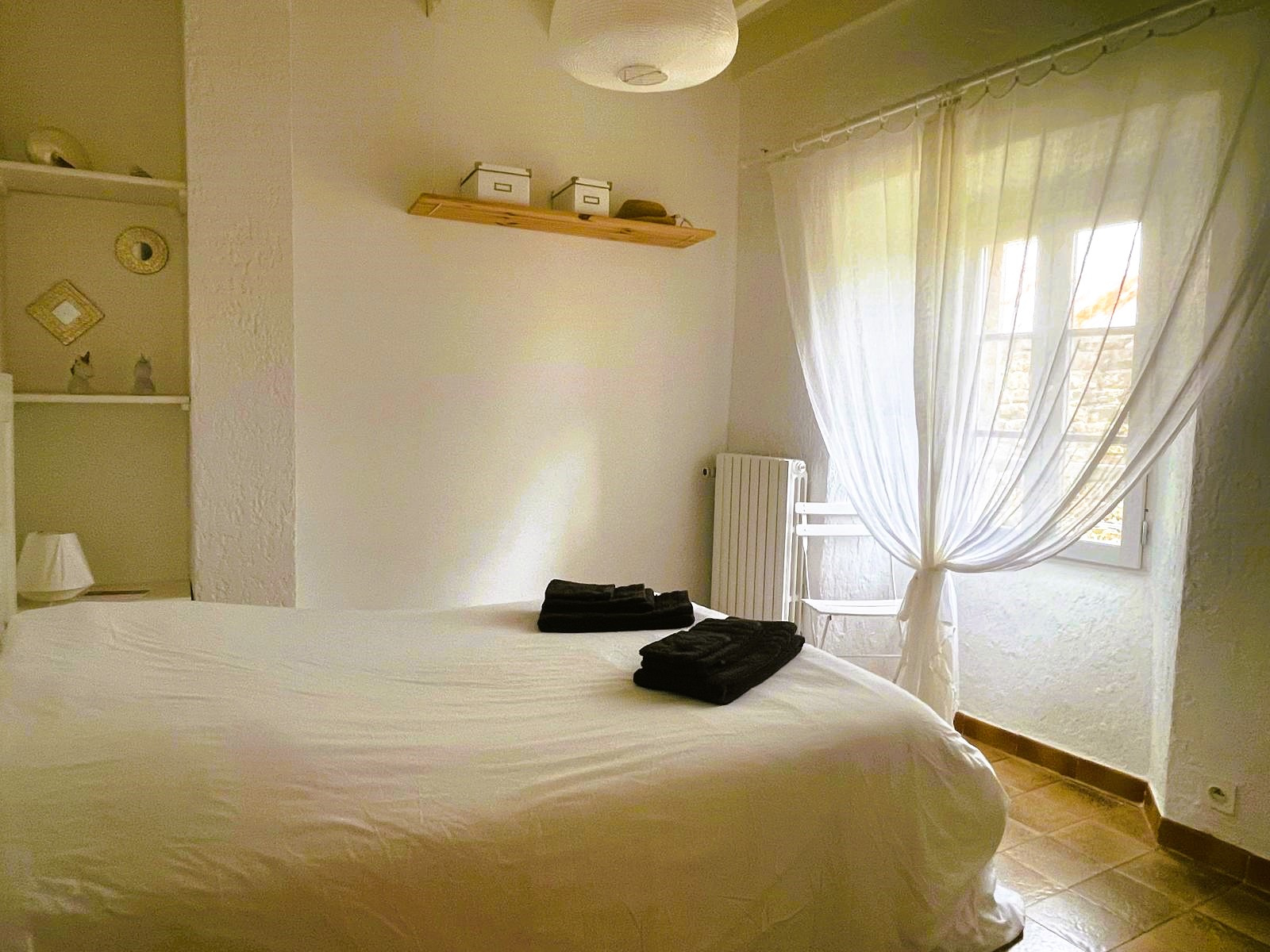 PROPRIETE DE CARACTERE AVEC ET PISCINE ET 4.2 HECTARES DE TERRAIN :