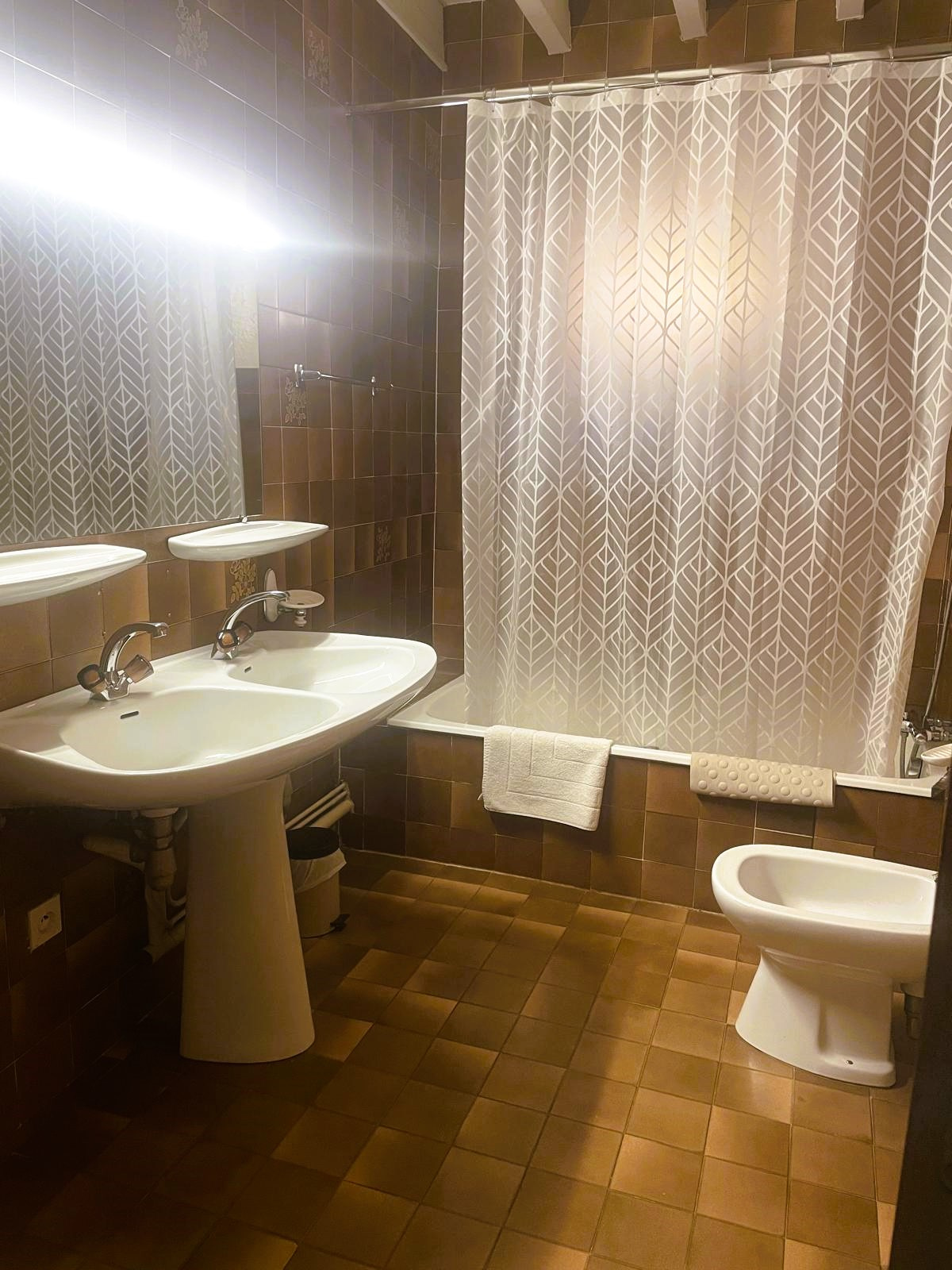 PROPRIETE DE CARACTERE AVEC ET PISCINE ET 4.2 HECTARES DE TERRAIN :