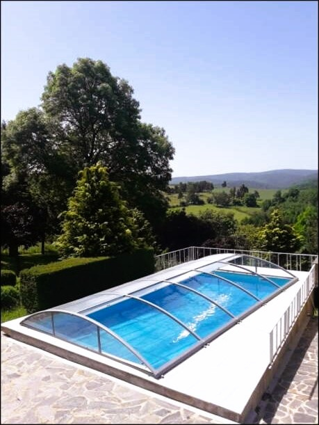 PROPRIETE DE CARACTERE AVEC ET PISCINE ET 4.2 HECTARES DE TERRAIN :