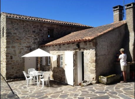 PROPRIETE DE CARACTERE AVEC ET PISCINE ET 4.2 HECTARES DE TERRAIN :