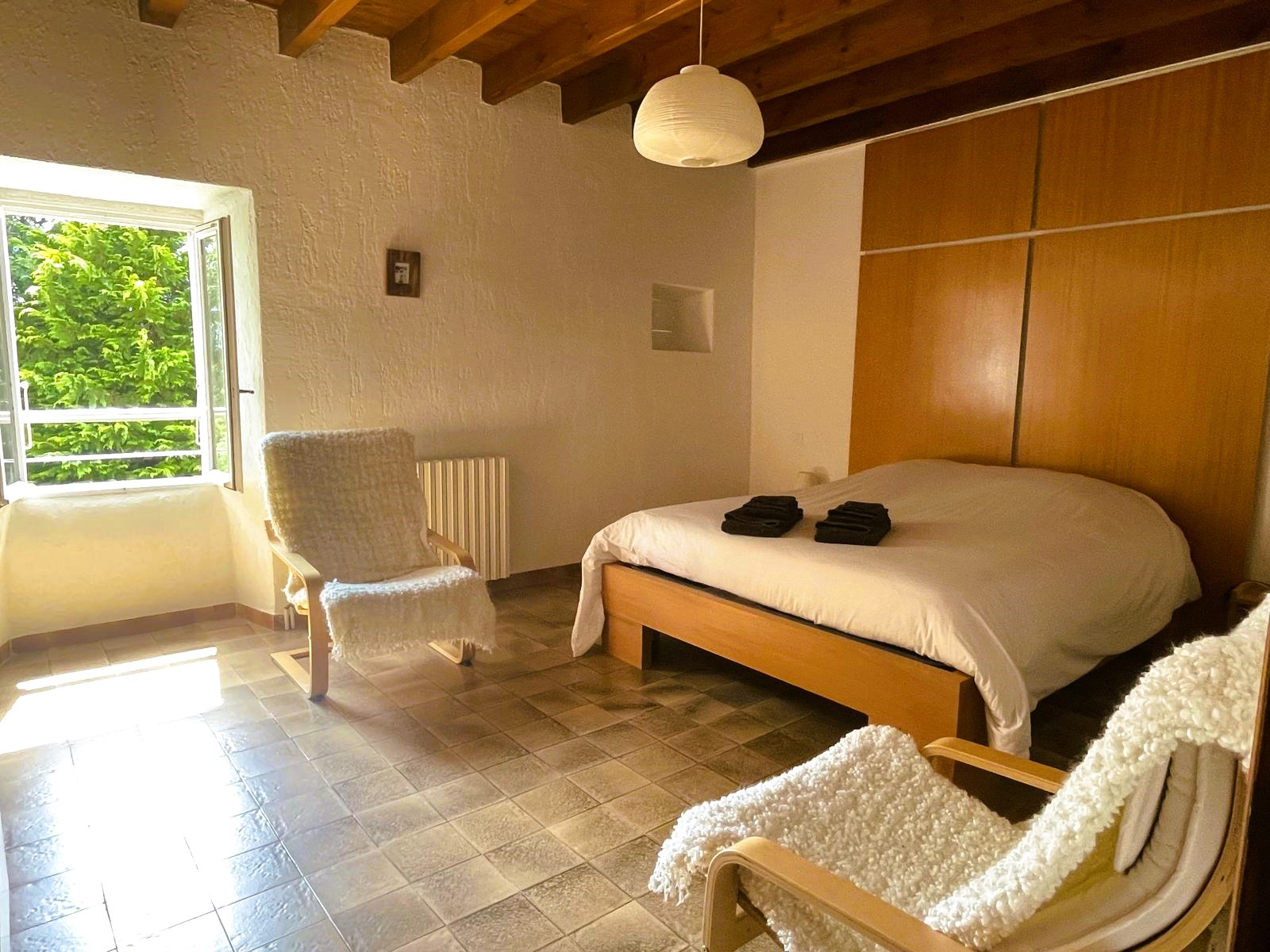 PROPRIETE DE CARACTERE AVEC ET PISCINE ET 4.2 HECTARES DE TERRAIN :