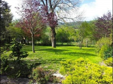 PROPRIETE DE CARACTERE AVEC ET PISCINE ET 4.2 HECTARES DE TERRAIN :