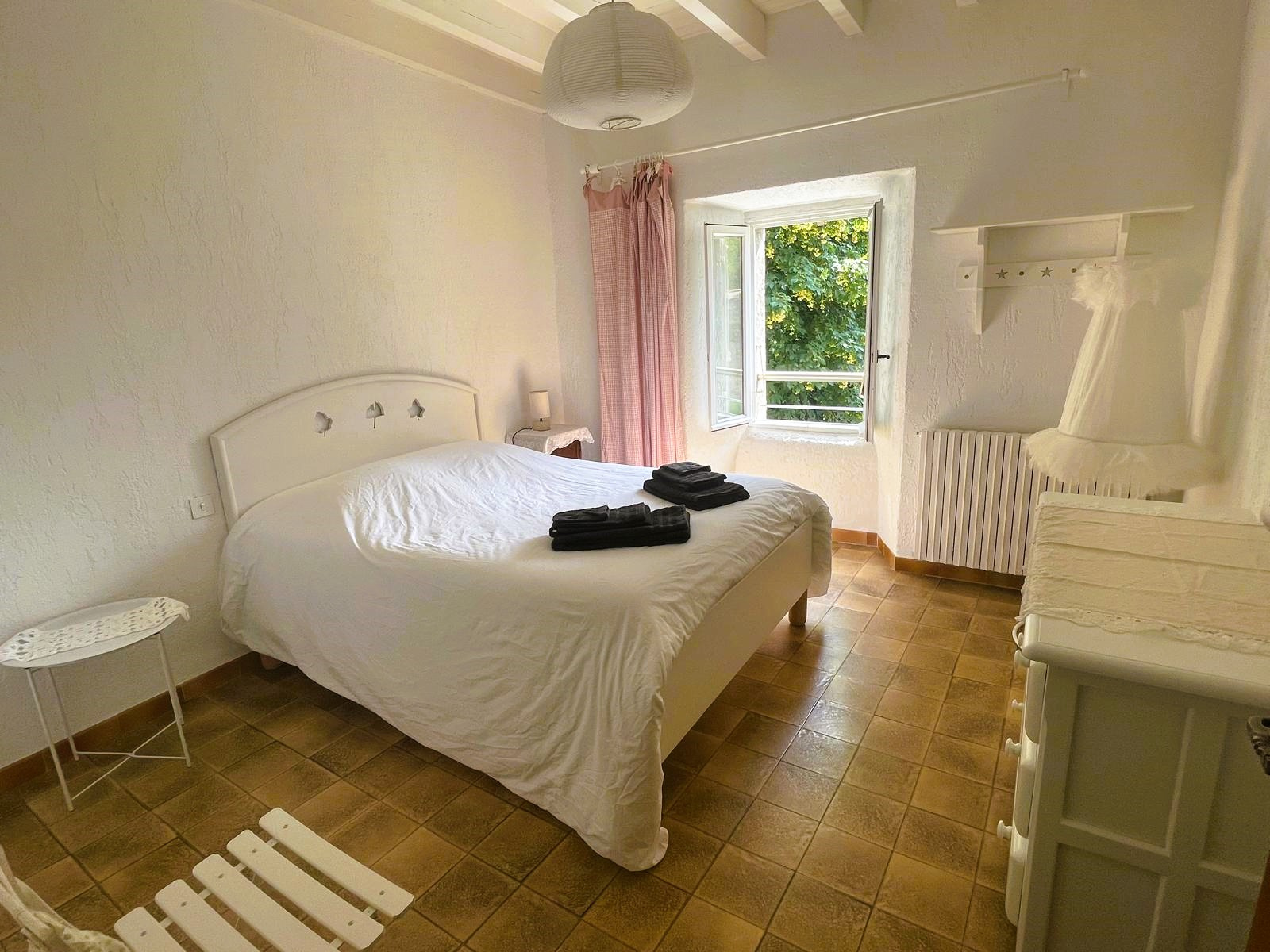 PROPRIETE DE CARACTERE AVEC ET PISCINE ET 4.2 HECTARES DE TERRAIN :