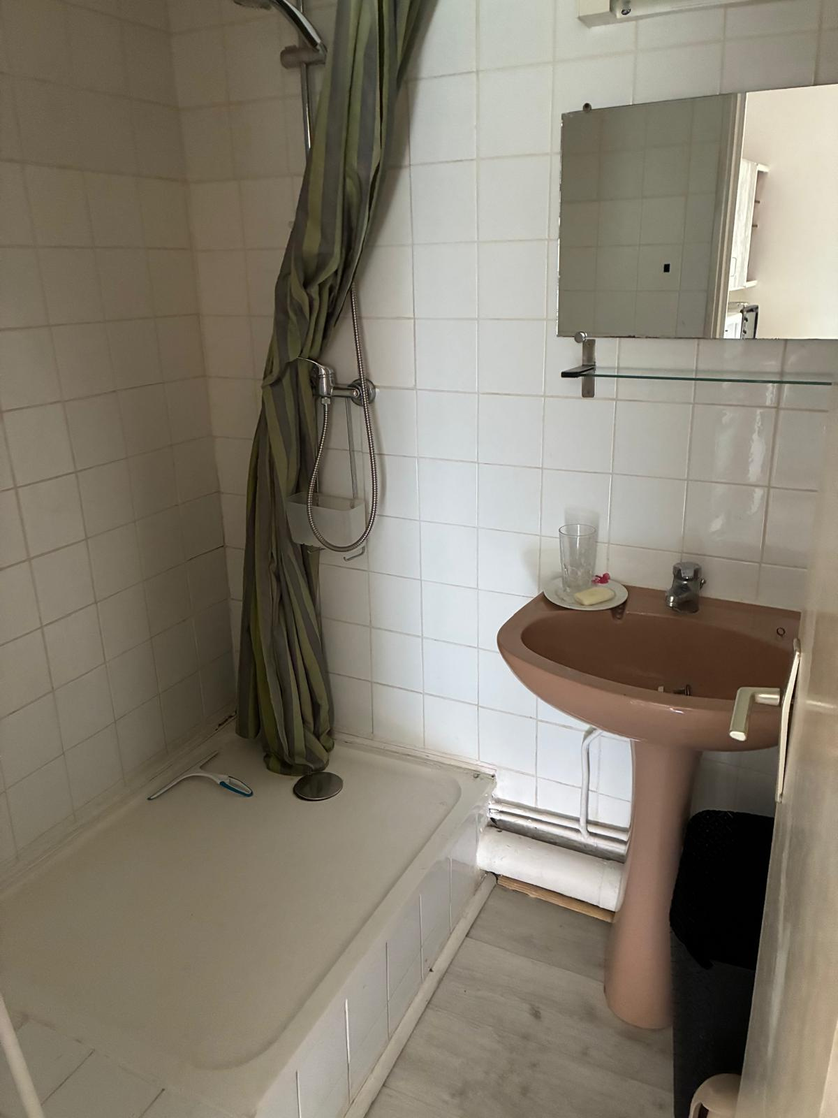 Petit appartement meublé en centre-ville.