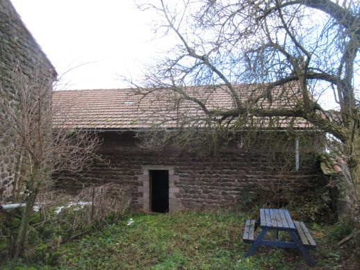 Ancienne ferme avec 180 m2 de terrain attenant