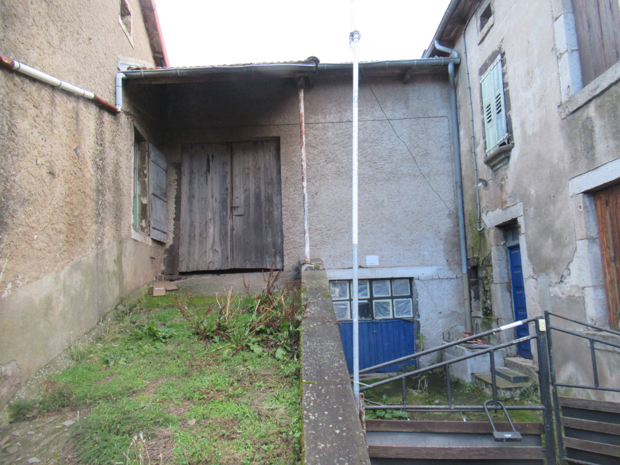 Ancienne ferme avec 180 m2 de terrain attenant