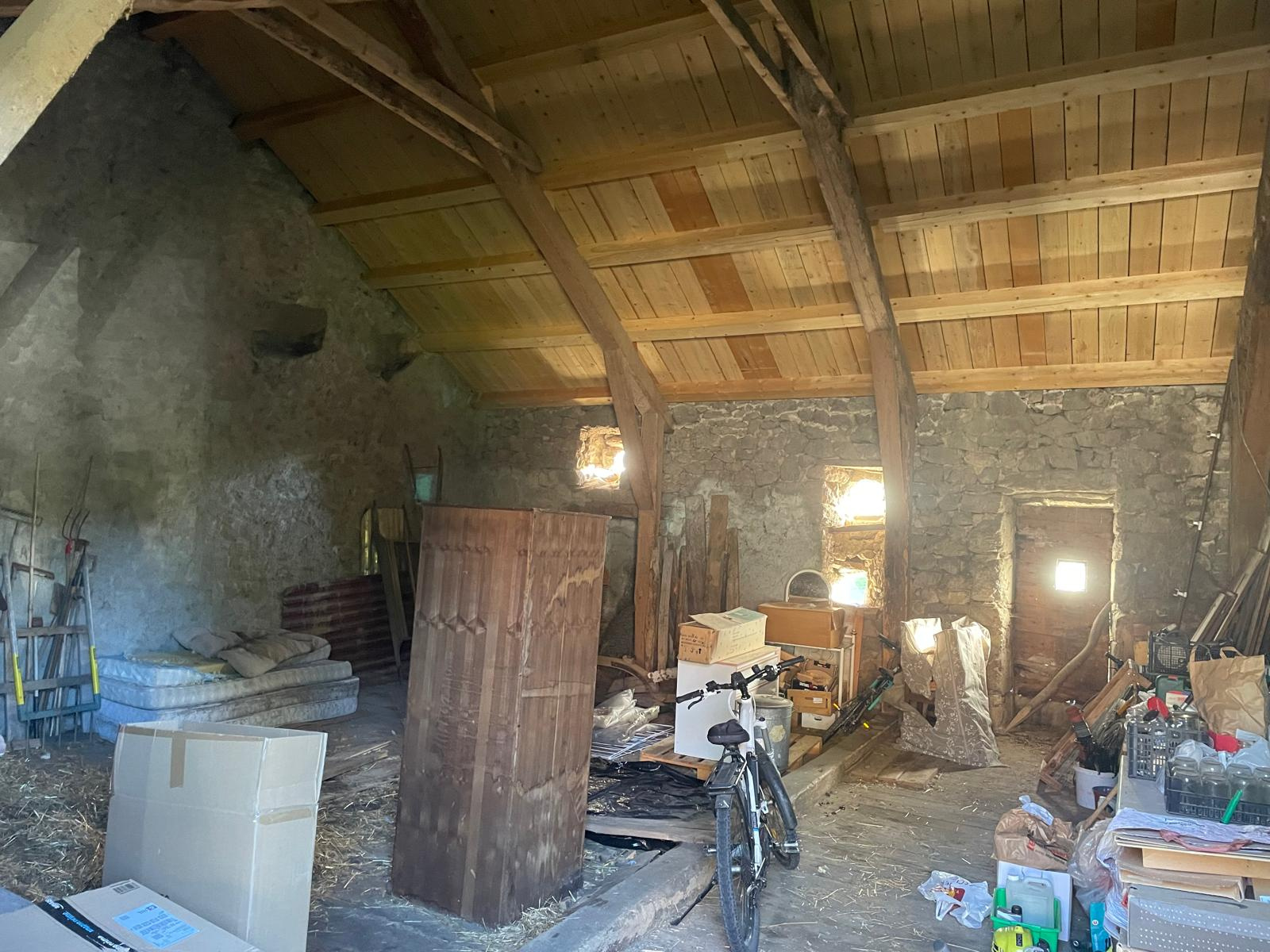 Charmante ferme en pierres apparentes à rénover en Margeride