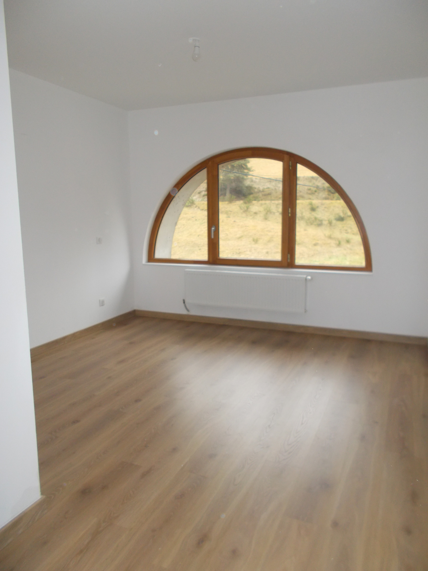 Maison en pierre entièrement rénovée  avec dépendances et grand terrain