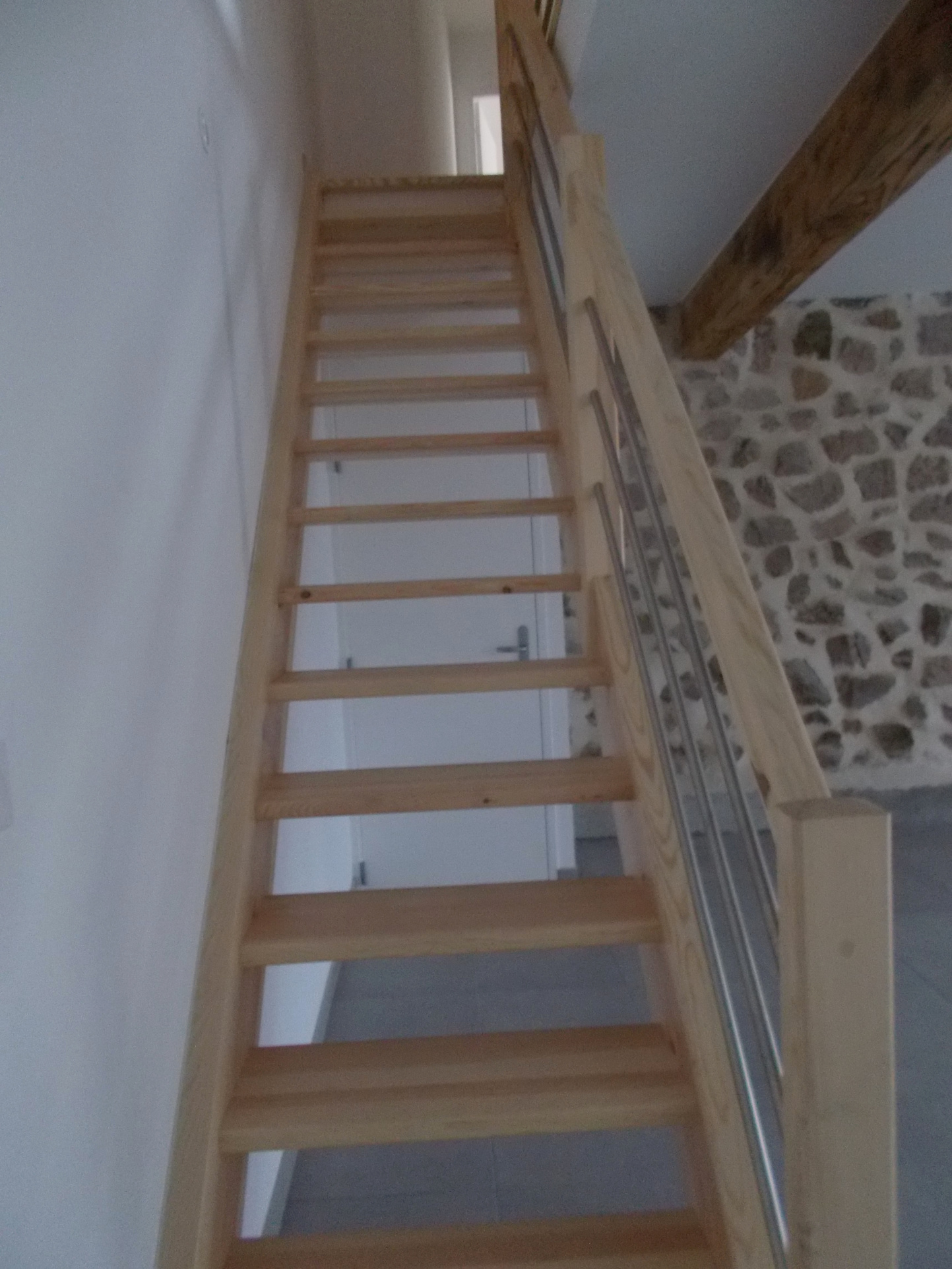 Maison en pierre entièrement rénovée  avec dépendances et grand terrain