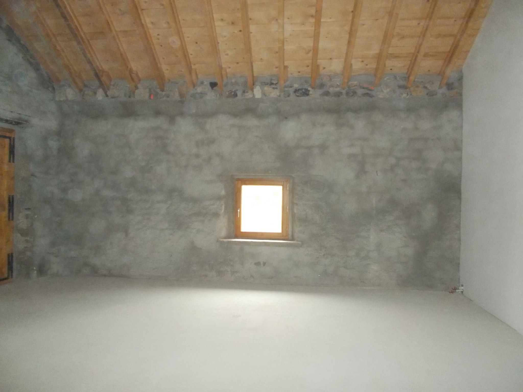 Maison en pierre entièrement rénovée  avec dépendances et grand terrain
