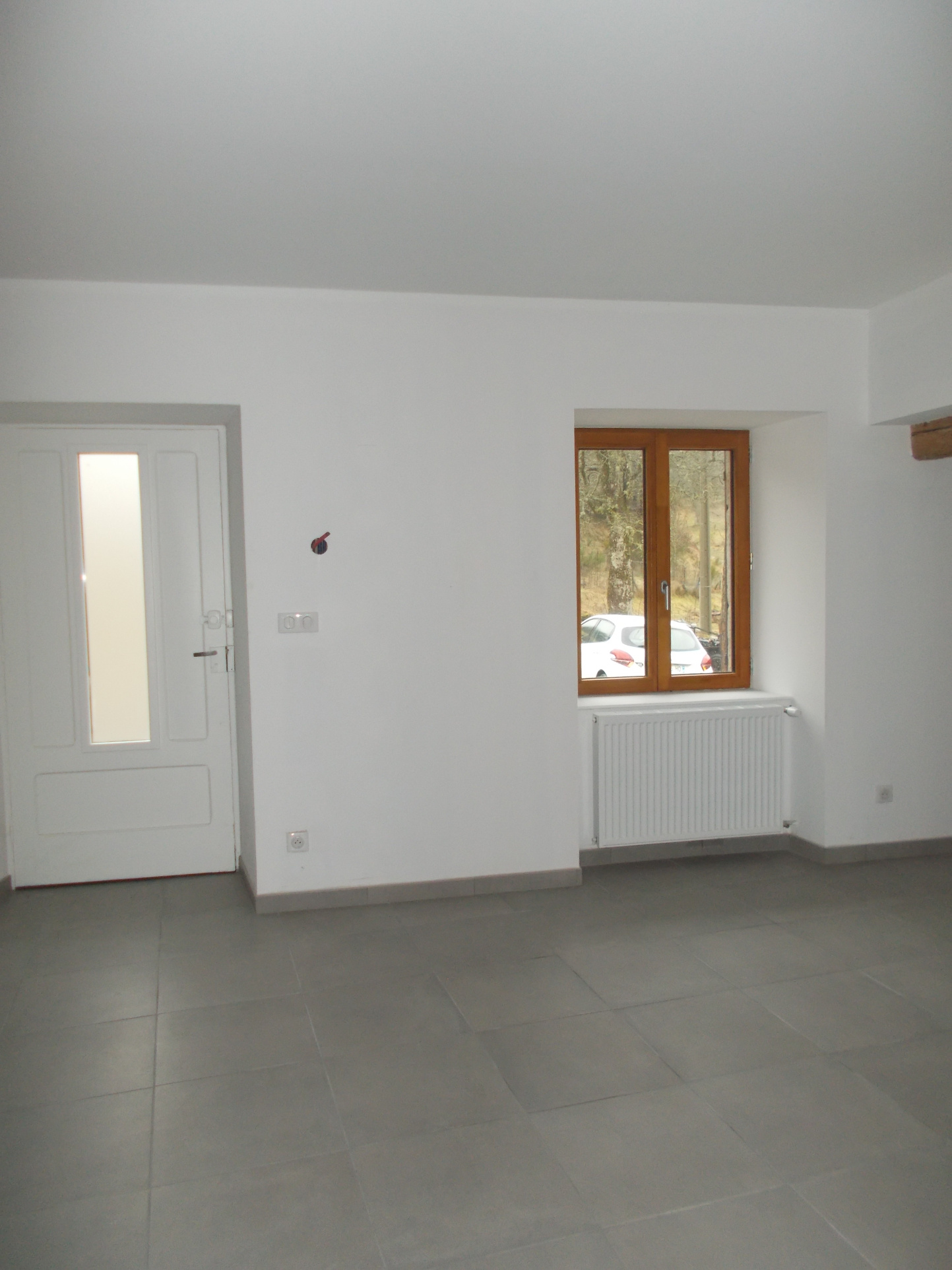 Maison en pierre entièrement rénovée  avec dépendances et grand terrain