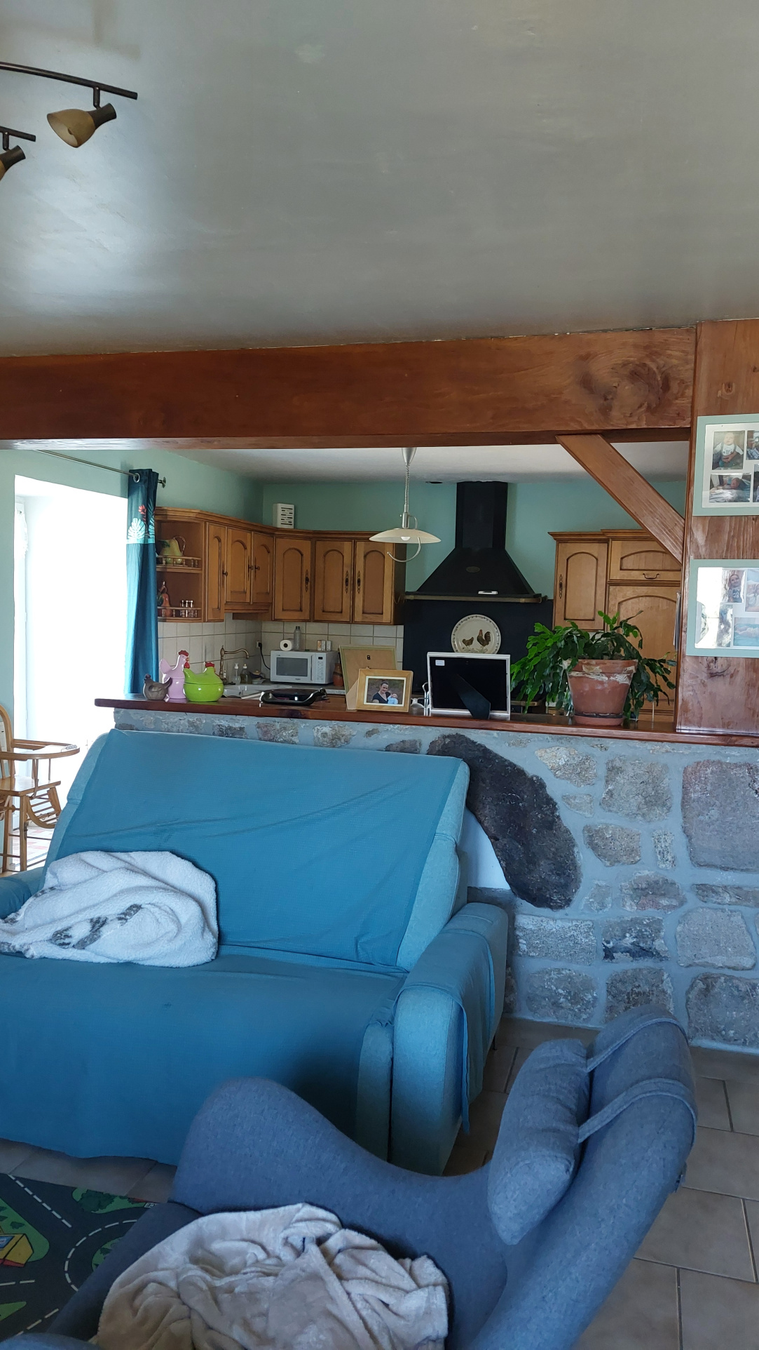 MAISON INDIVIDUELLE EN PIERRE ET BATIMENT FERME AUBERGE
