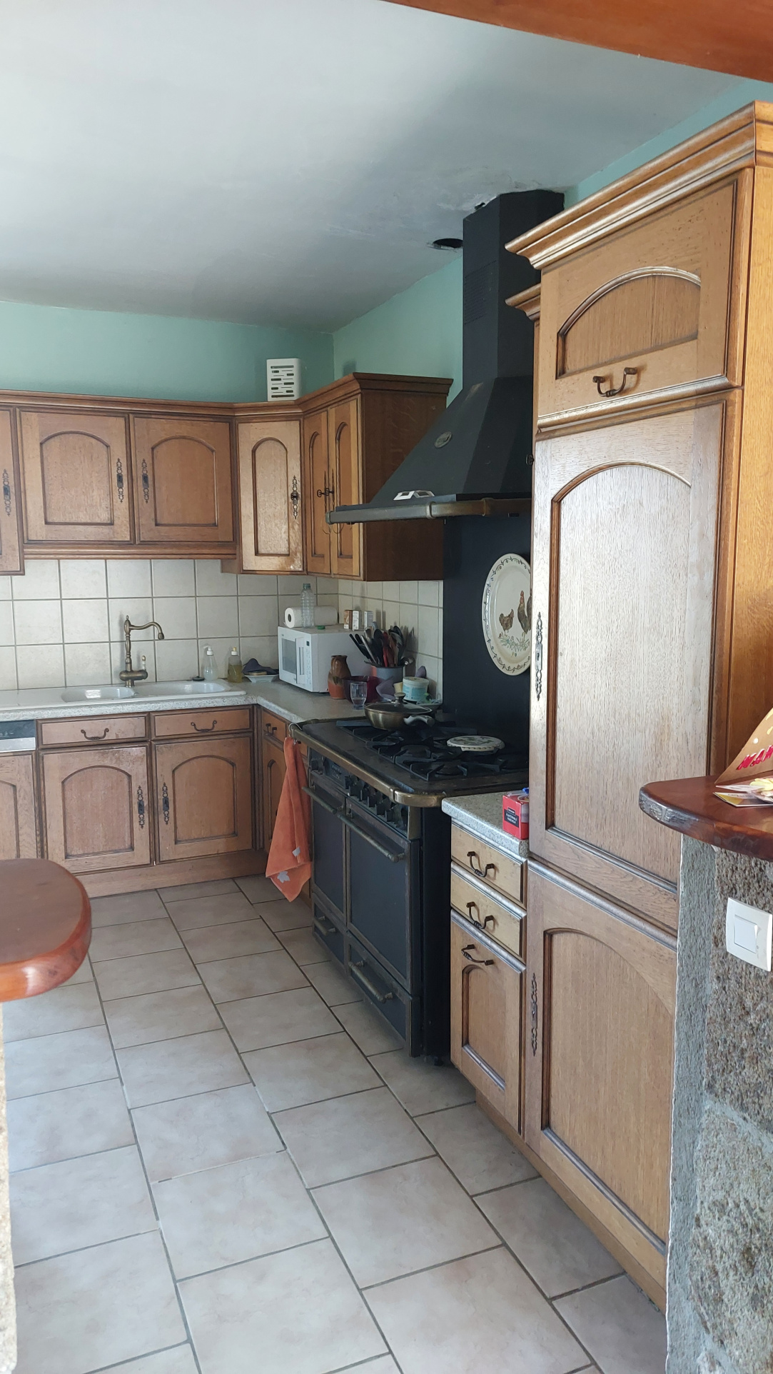 MAISON INDIVIDUELLE EN PIERRE ET BATIMENT FERME AUBERGE