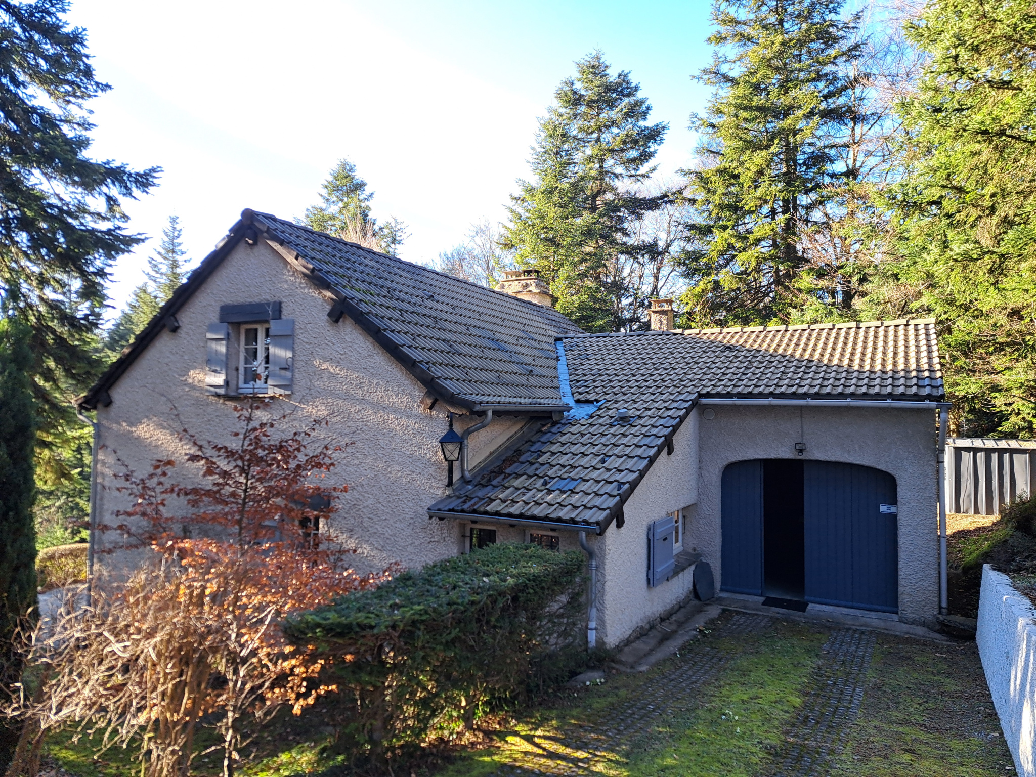 Petite maison d'artisan sur 2000 m2