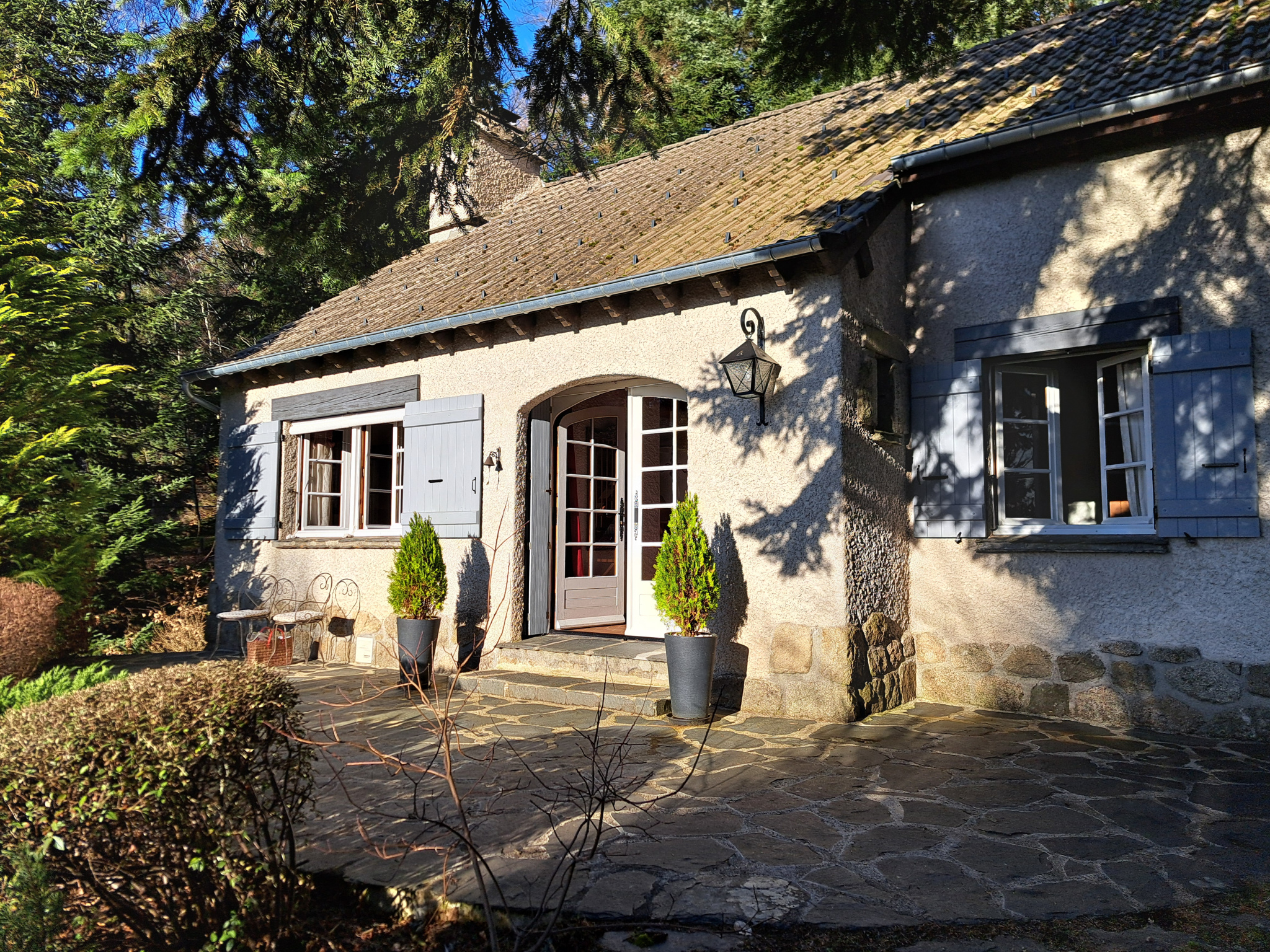 Petite maison d'artisan sur 2000 m2