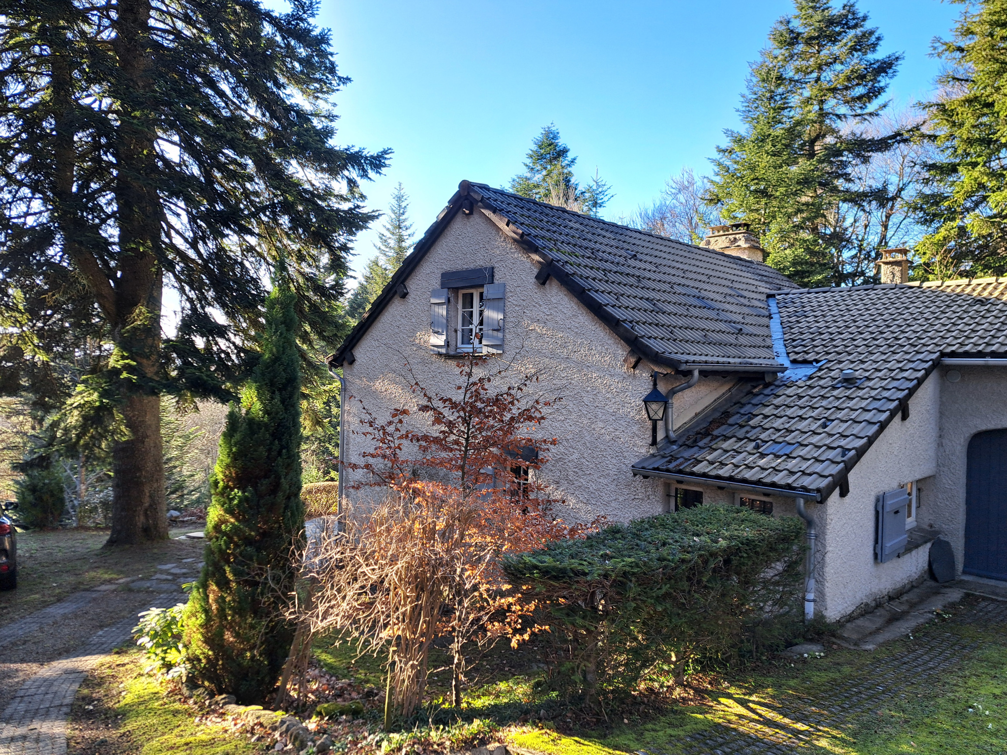 Petite maison d'artisan sur 2000 m2