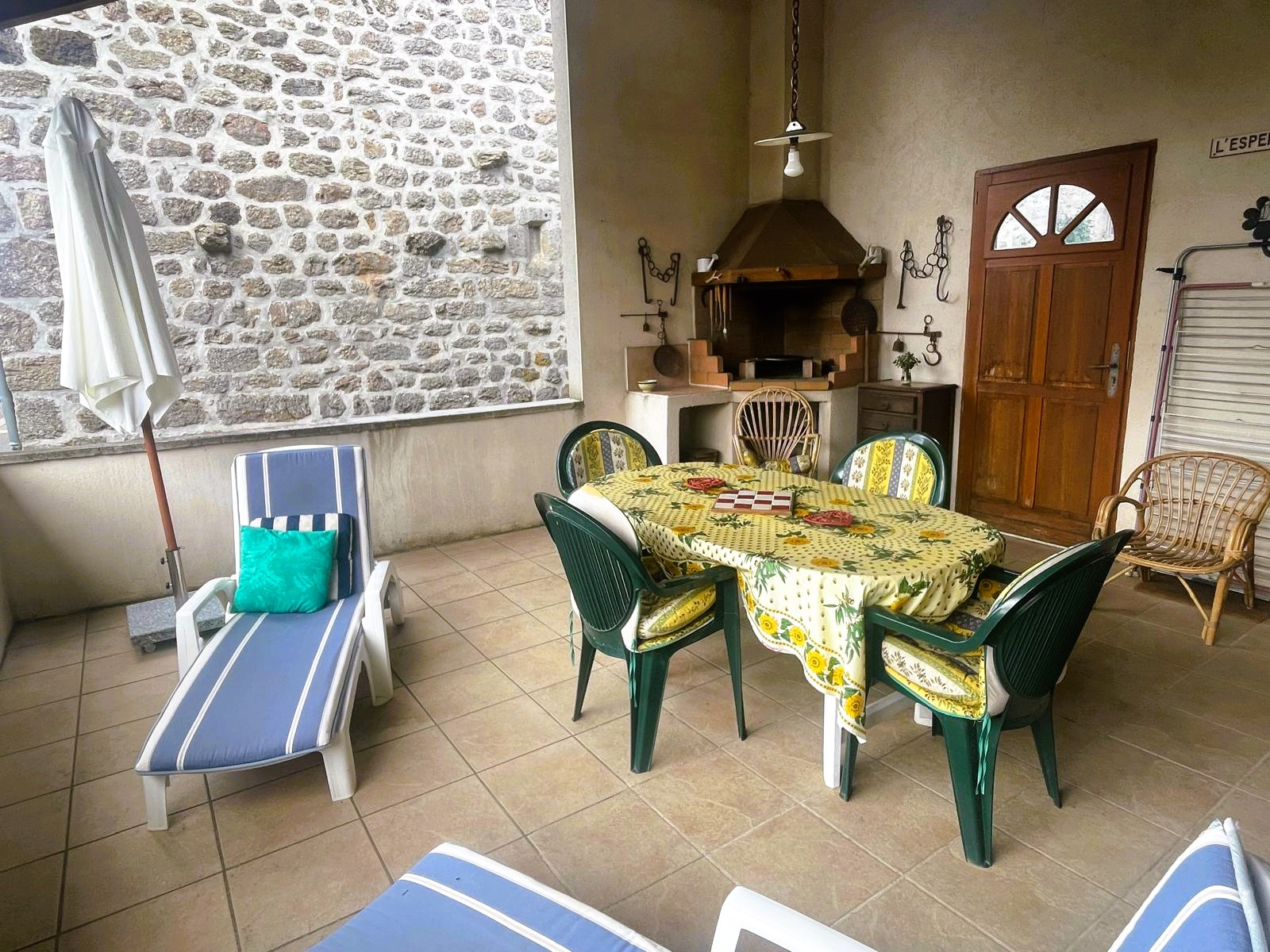 Jolie maison de village avec terrasse