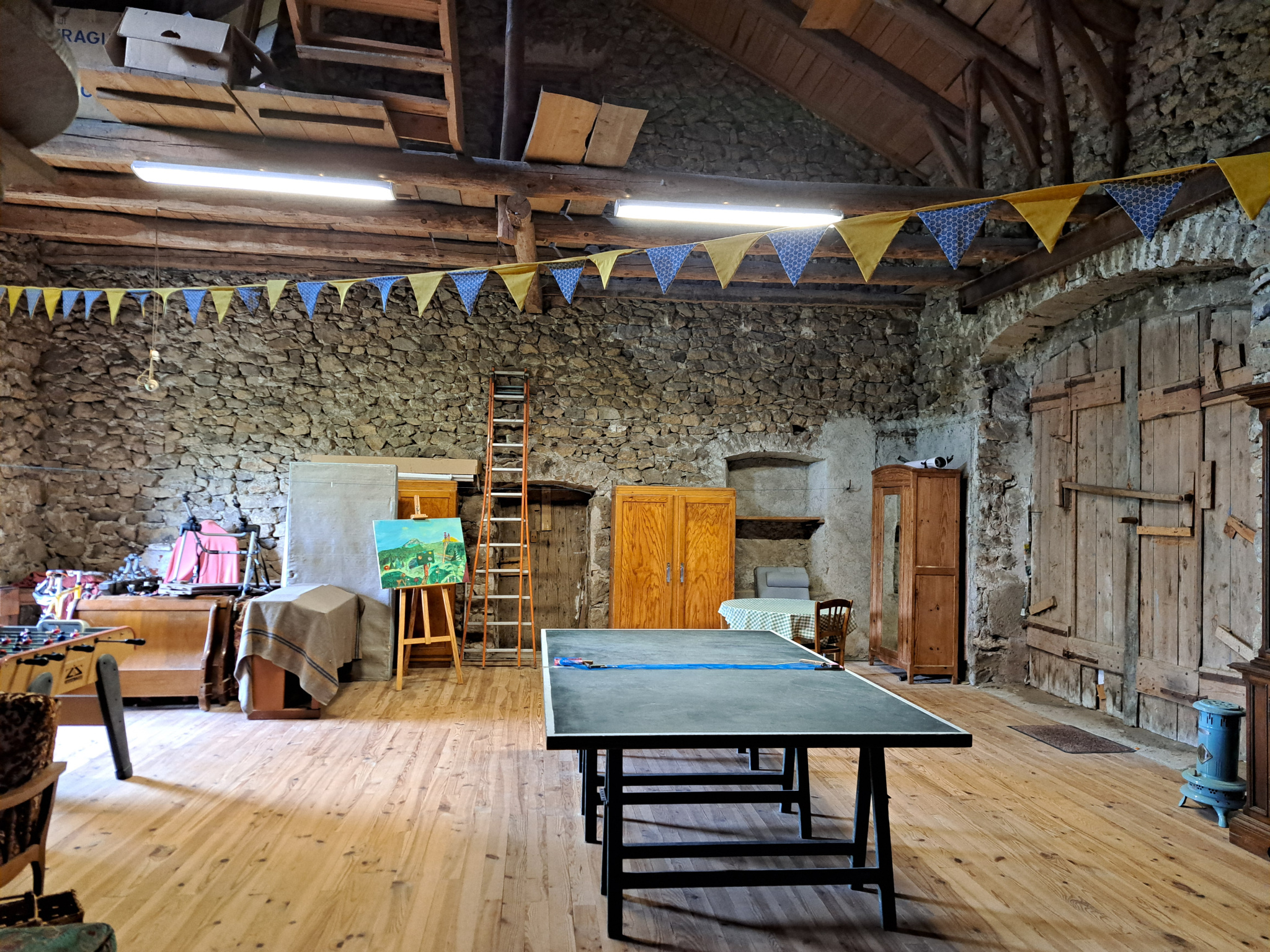 Ancienne ferme/pension de famille en pierre sur plus d'1 hectare de terrain