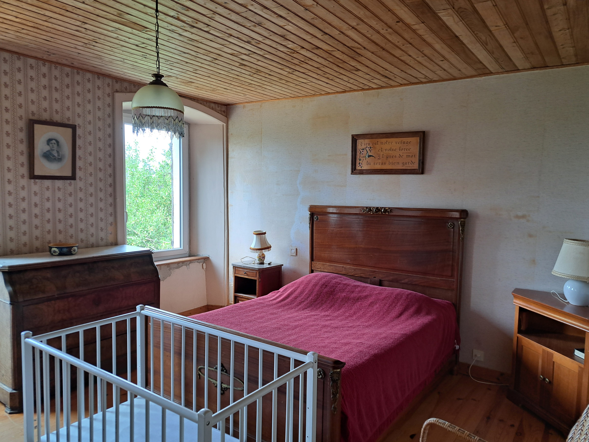 Ancienne ferme/pension de famille en pierre sur plus d'1 hectare de terrain