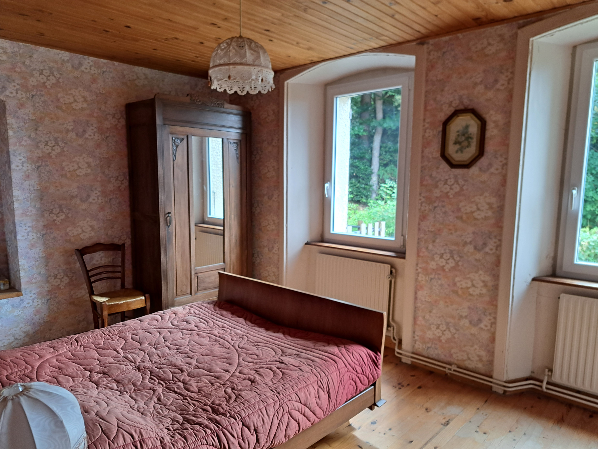 Ancienne ferme/pension de famille en pierre sur plus d'1 hectare de terrain