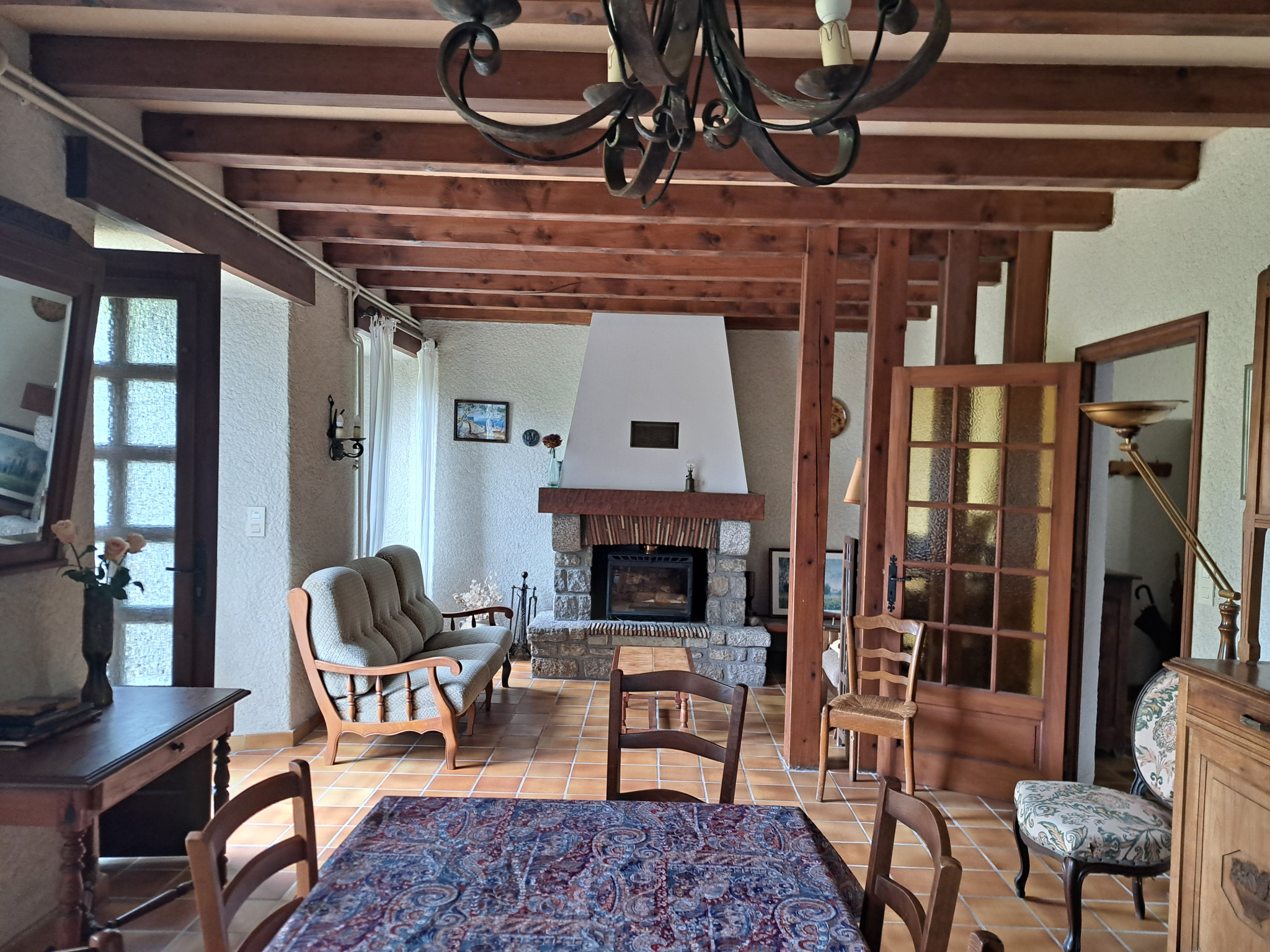 Ancienne ferme/pension de famille en pierre sur plus d'1 hectare de terrain