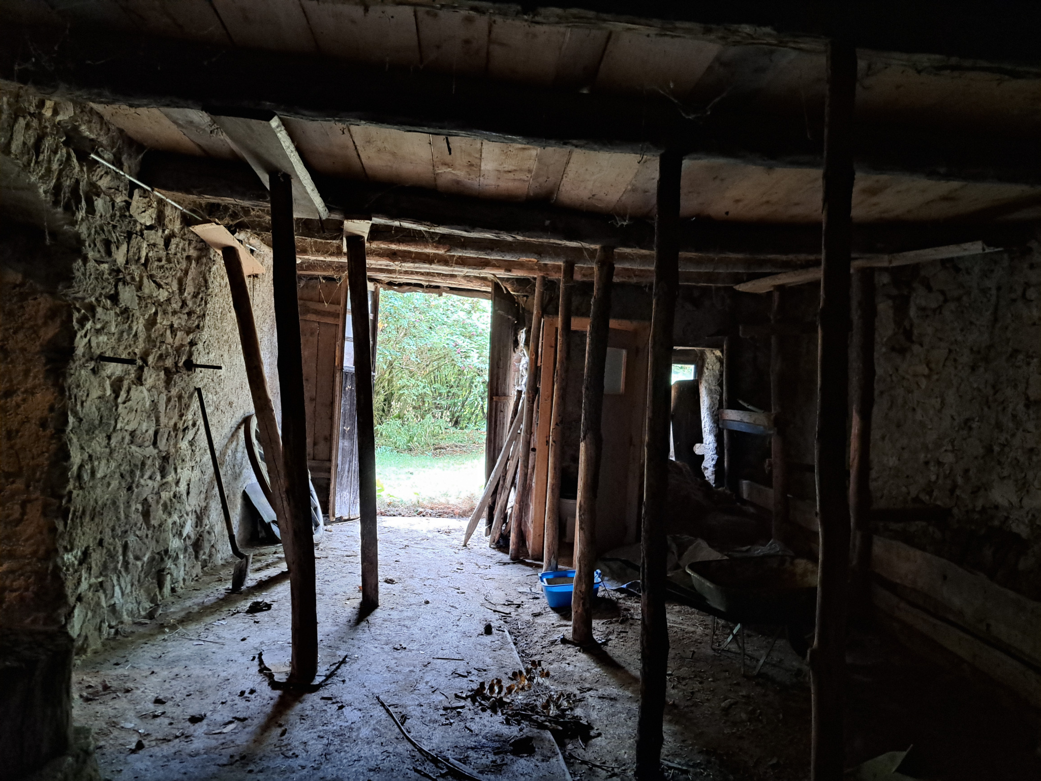 Ancienne ferme/pension de famille en pierre sur plus d'1 hectare de terrain