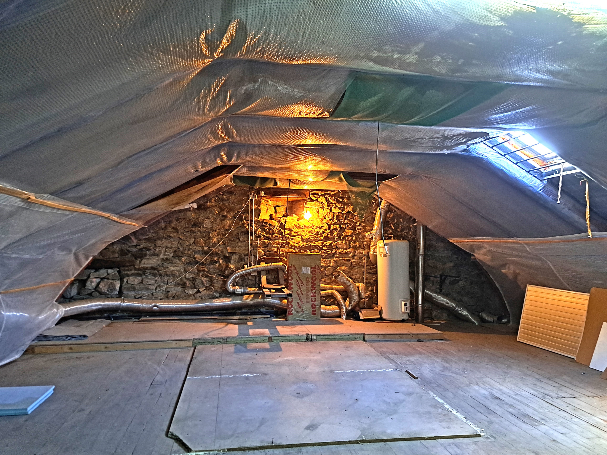 Appartement et commerce à vendre