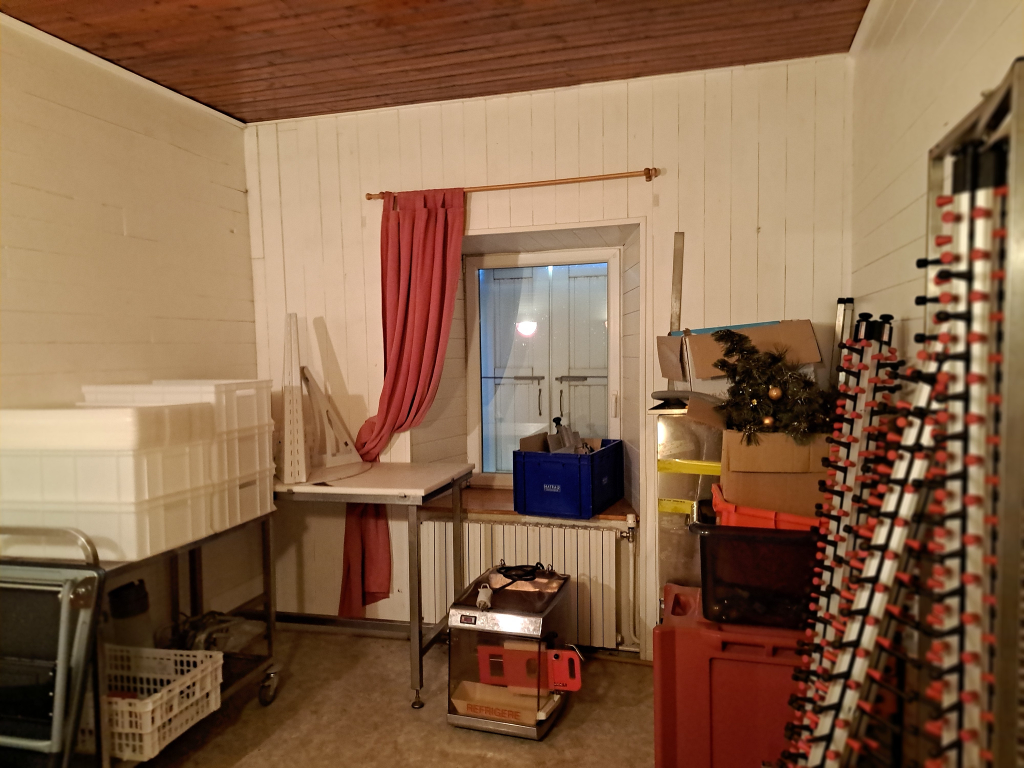 Appartement et commerce à vendre