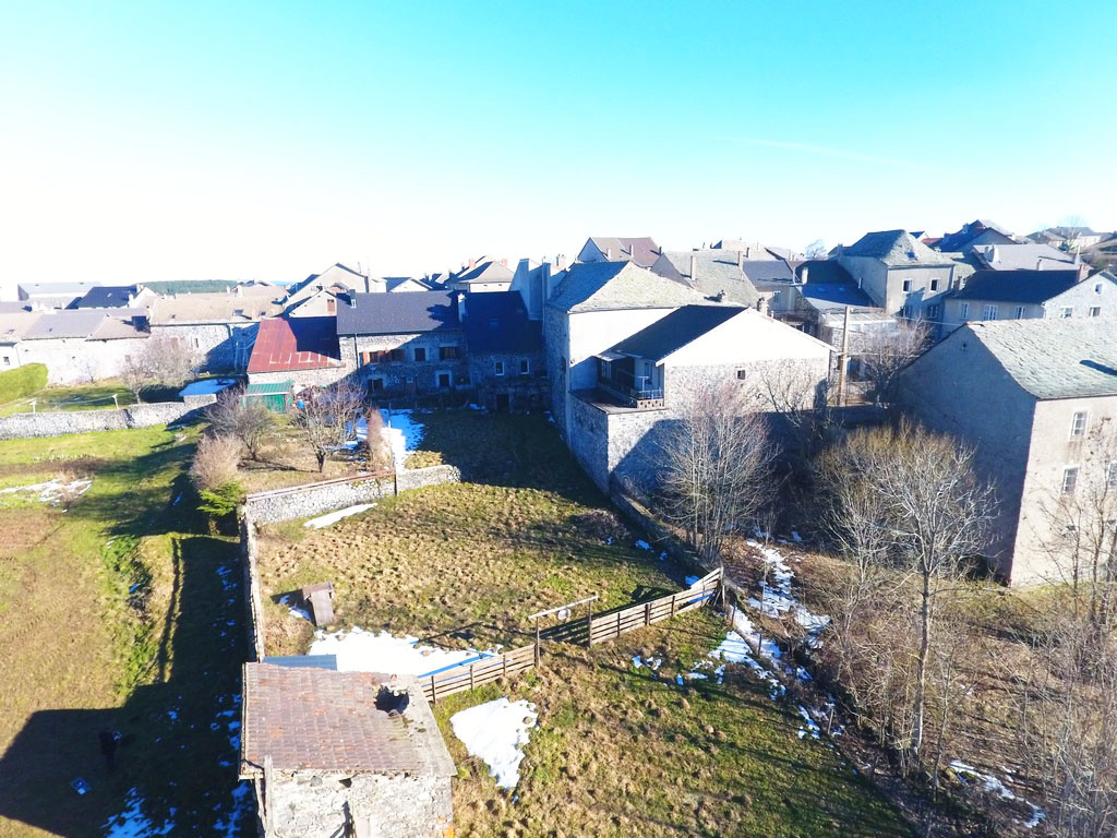 Bar de campagne dans village du plateau ardéchois