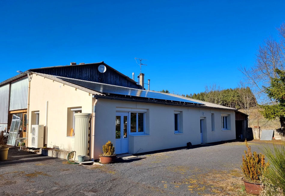 Hangar 1100 m2 sur 6000 m2 de terrain + habitation