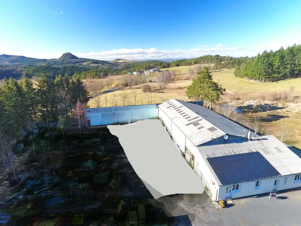 Hangar 1100 m2 sur 6000 m2 de terrain + habitation
