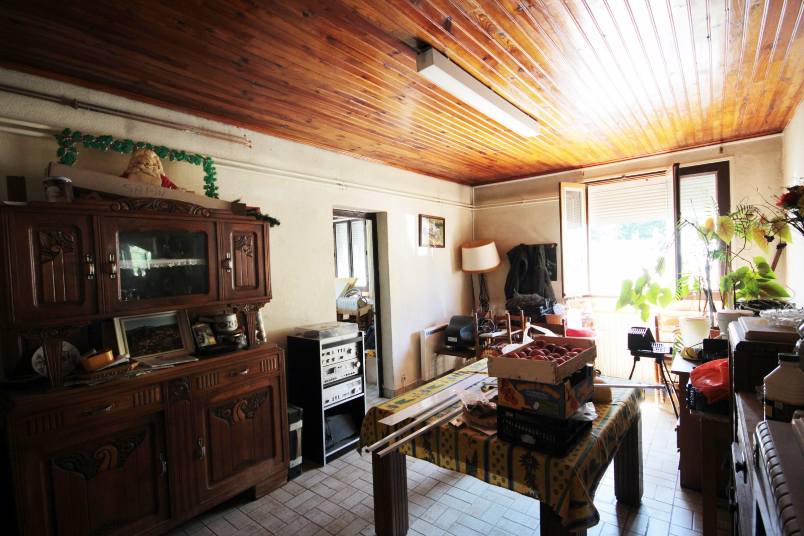 Hangar 1100 m2 sur 6000 m2 de terrain + habitation