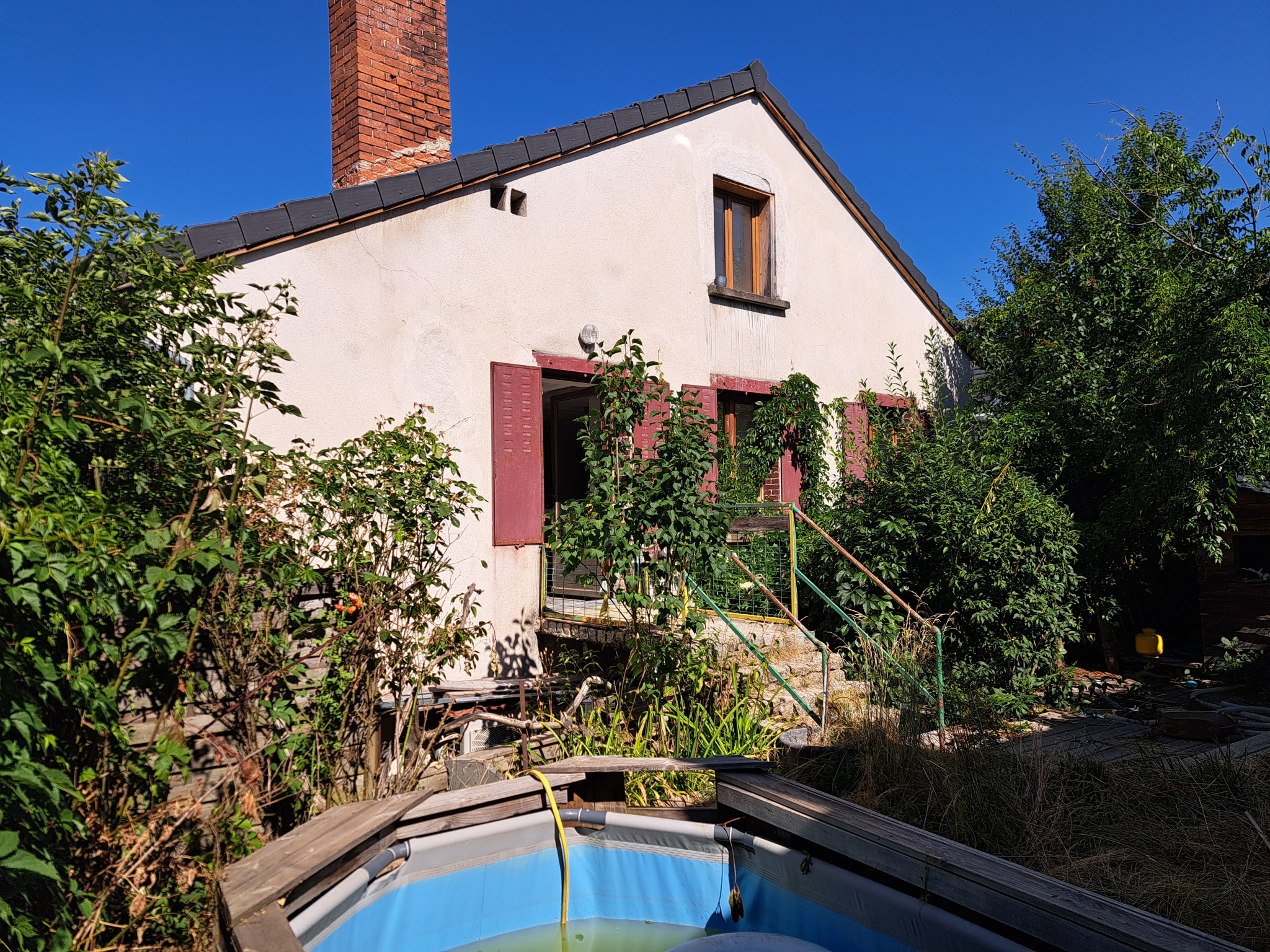Petite maison en pierres avec jardin centre de Tence