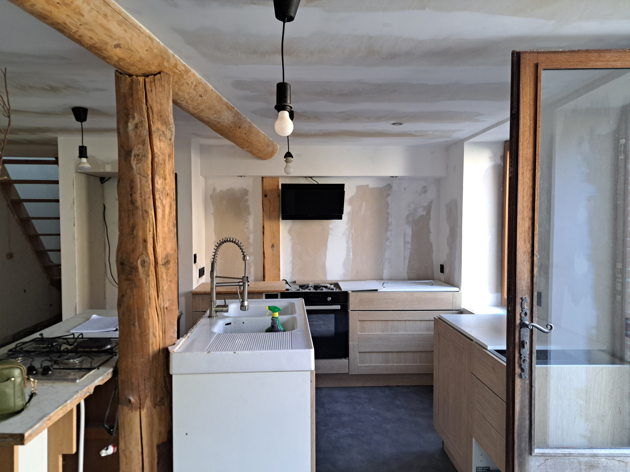 Petite maison en pierres avec jardin centre de Tence