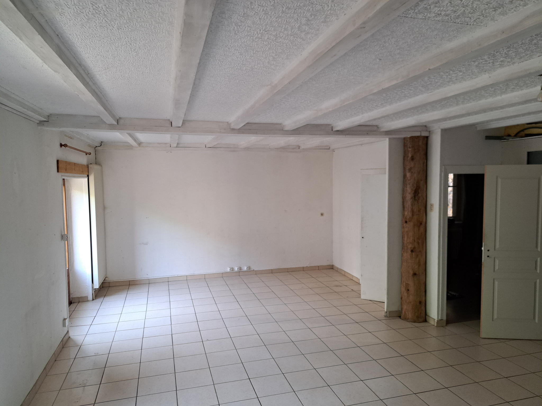 Petite maison en pierres avec jardin centre de Tence